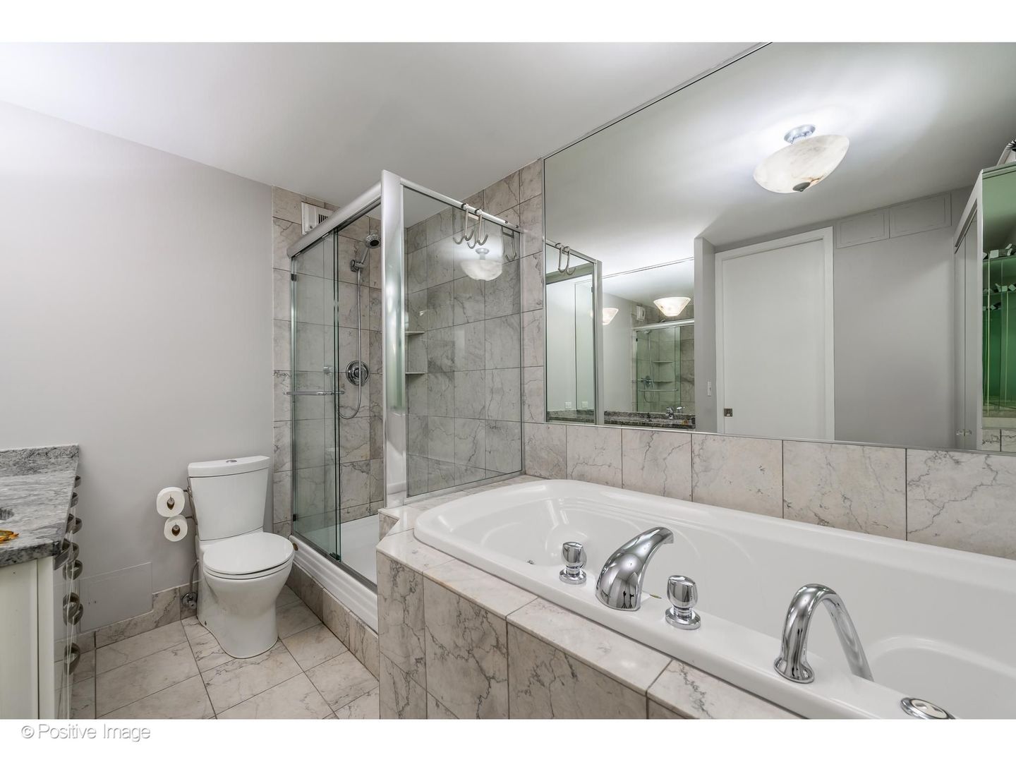 1660 N Lasalle Drive 3403 Property Photo 13