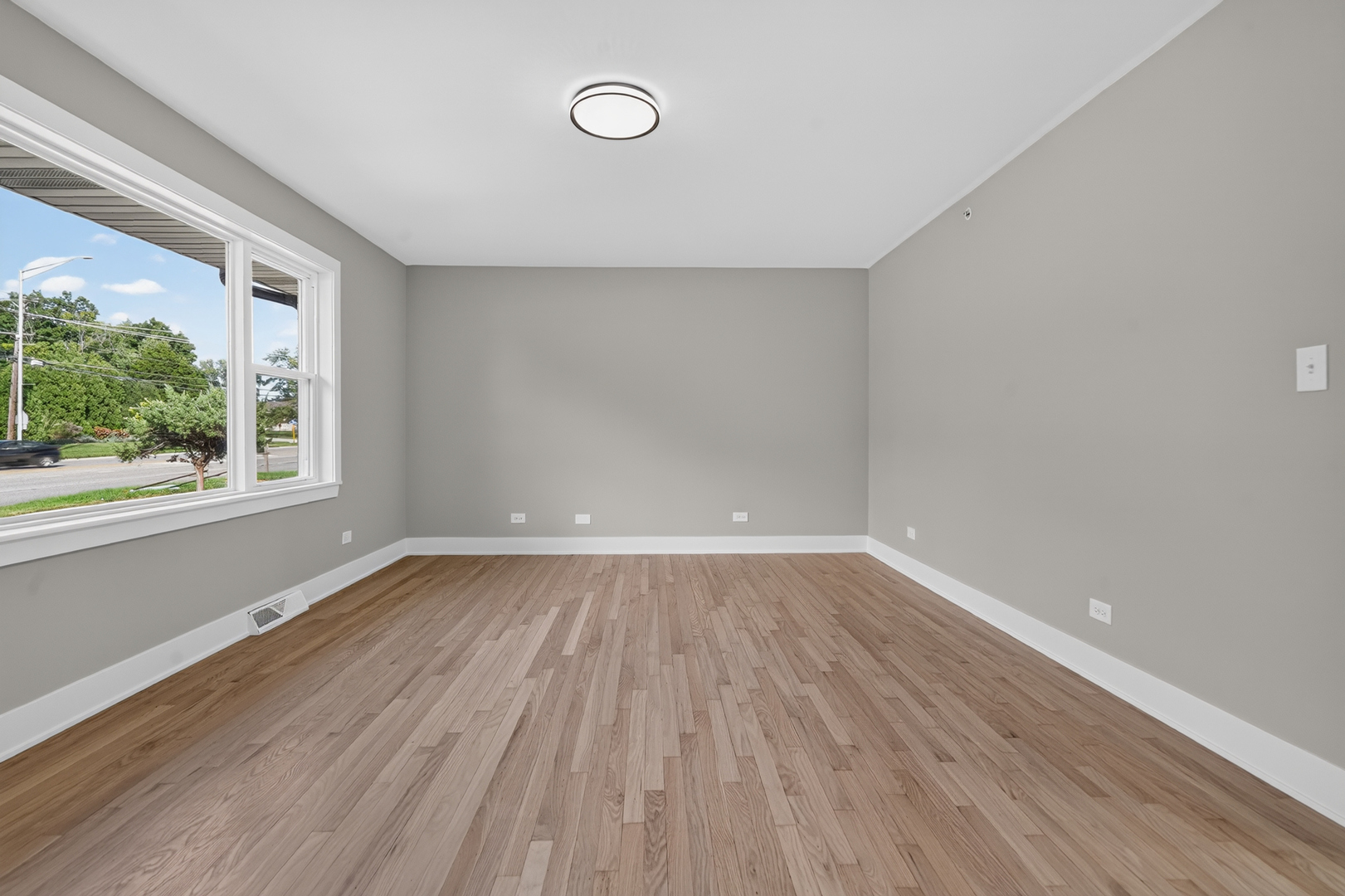 7917 W 111th Street Property Photo 5
