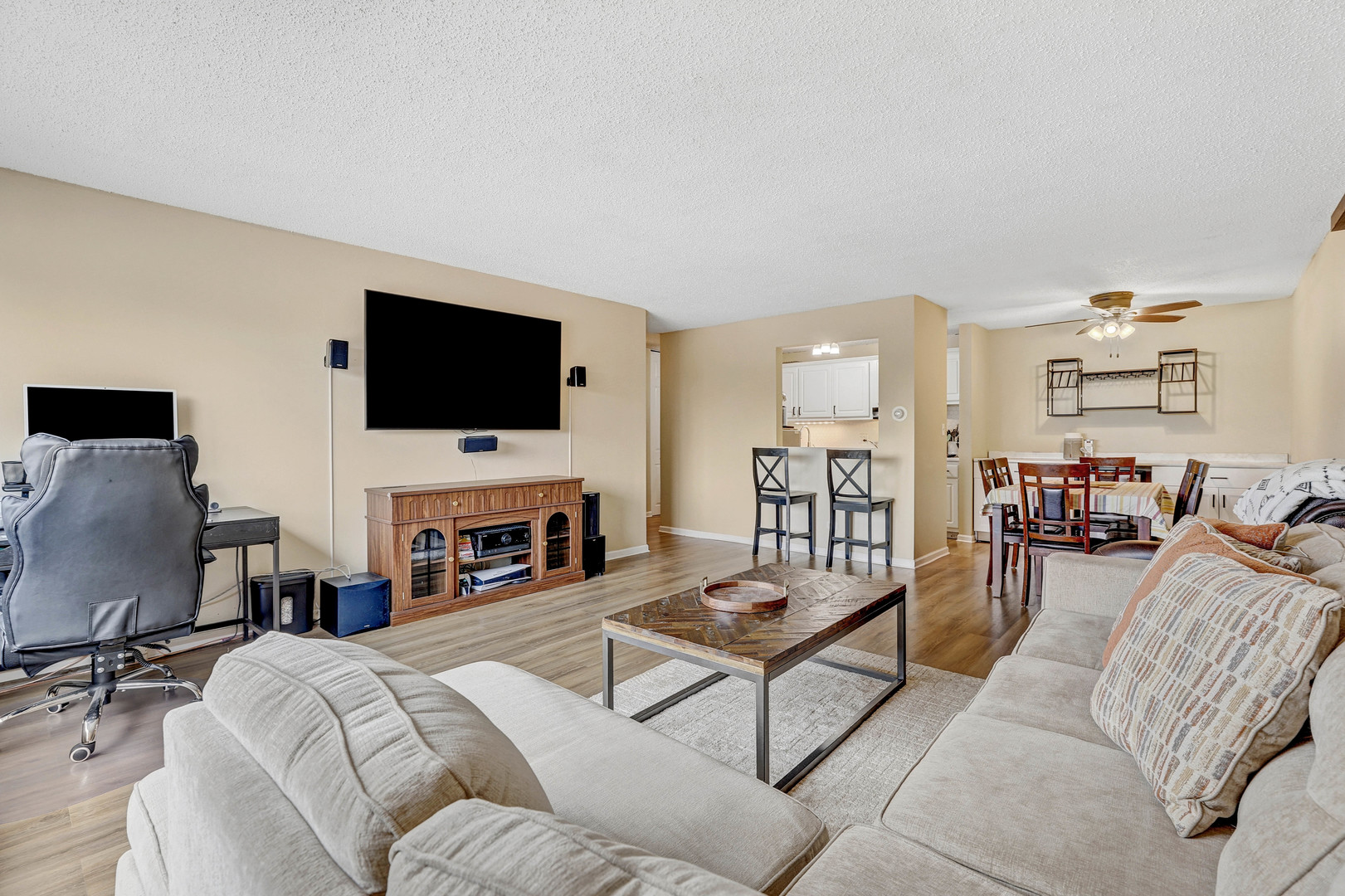 1206 S New Wilke Road 403 Property Photo 4