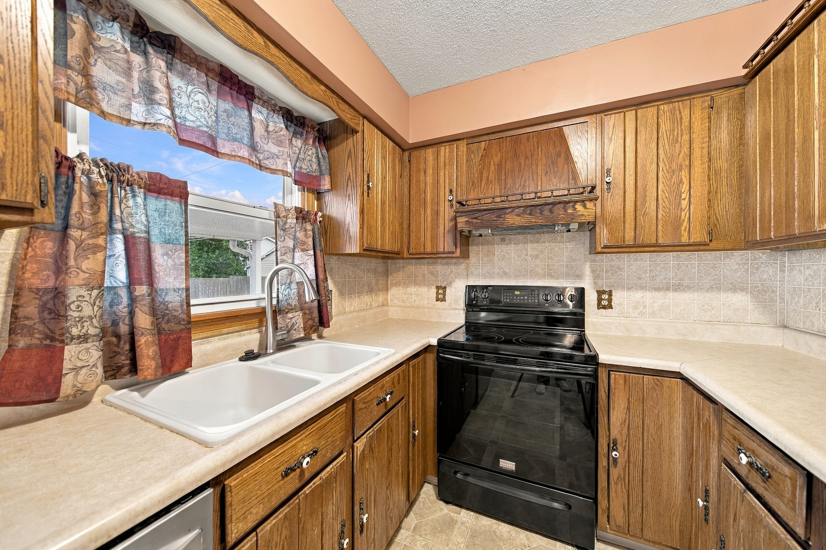 2730 N Gayman Avenue Property Photo 13