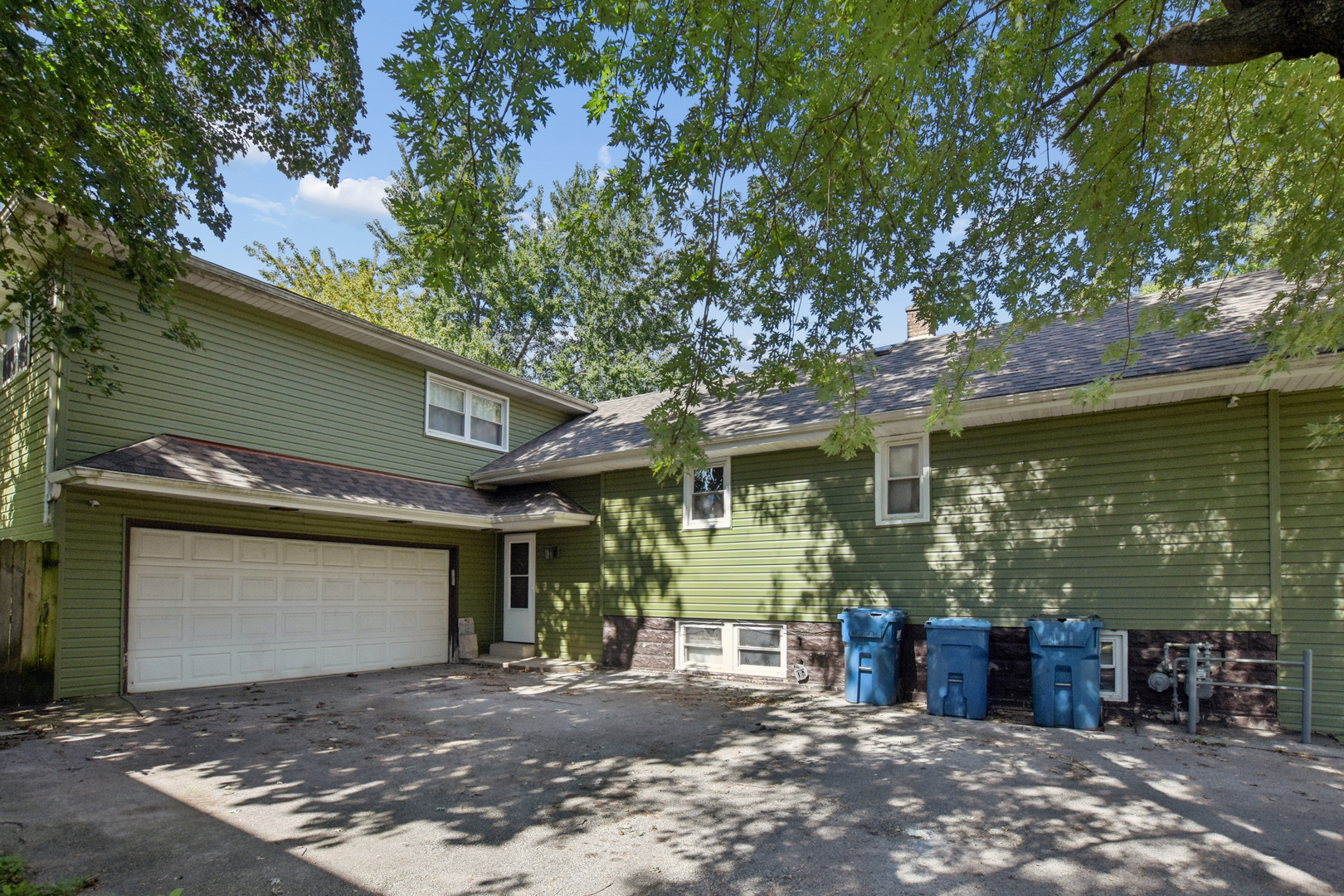 14938 Millard Avenue Property Photo 3