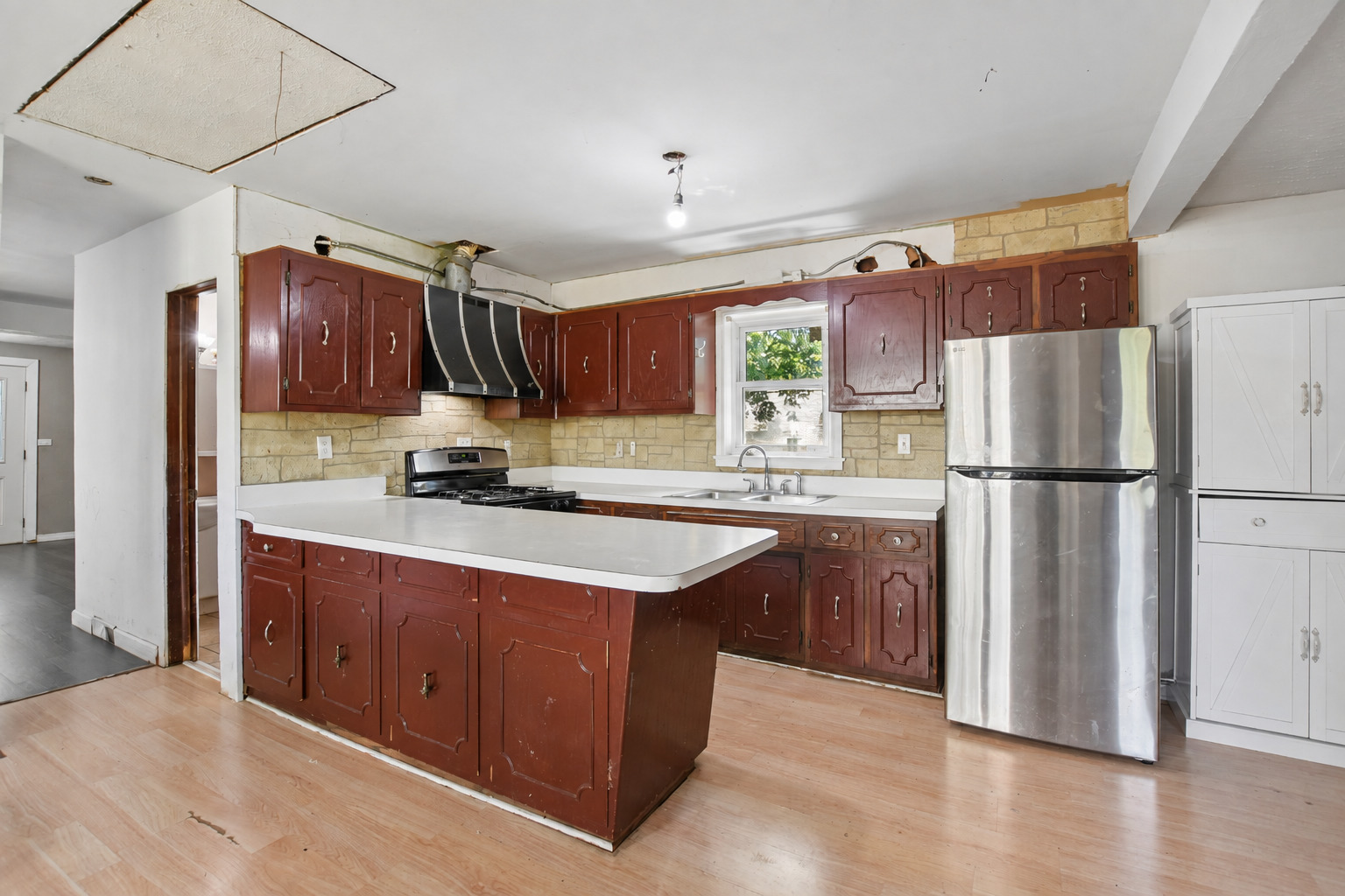 14938 Millard Avenue Property Photo 12