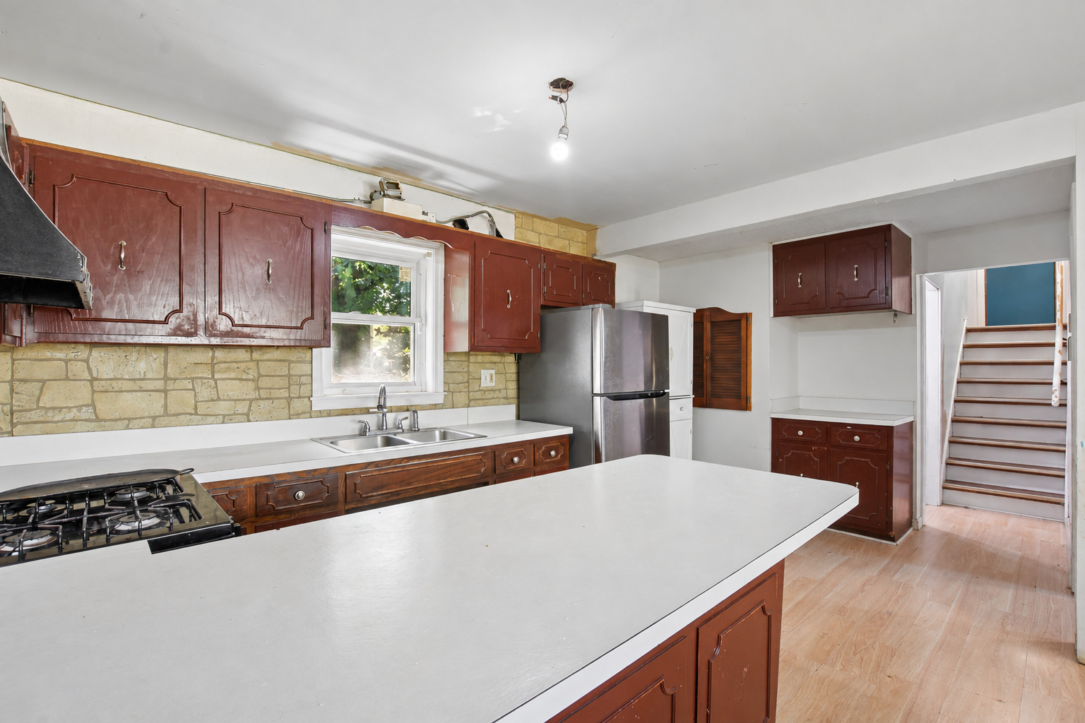 14938 Millard Avenue Property Photo 13