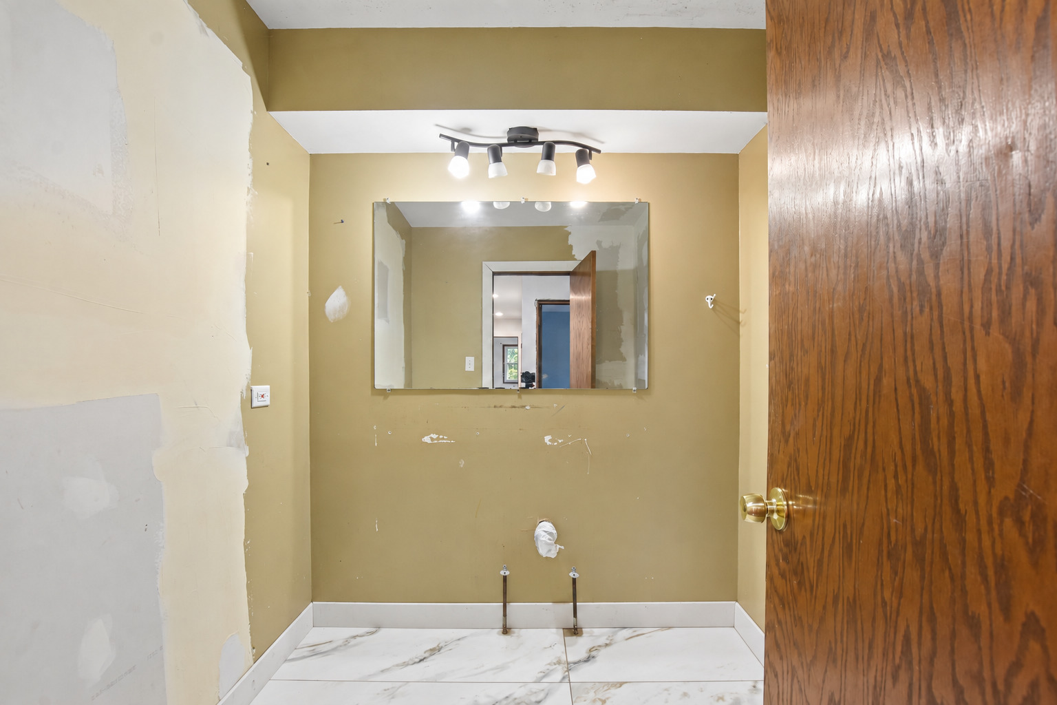 14938 Millard Avenue Property Photo 17