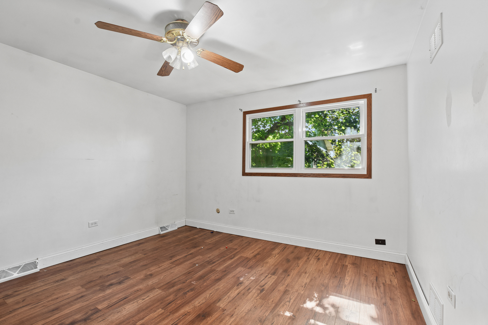 14938 Millard Avenue Property Photo 25