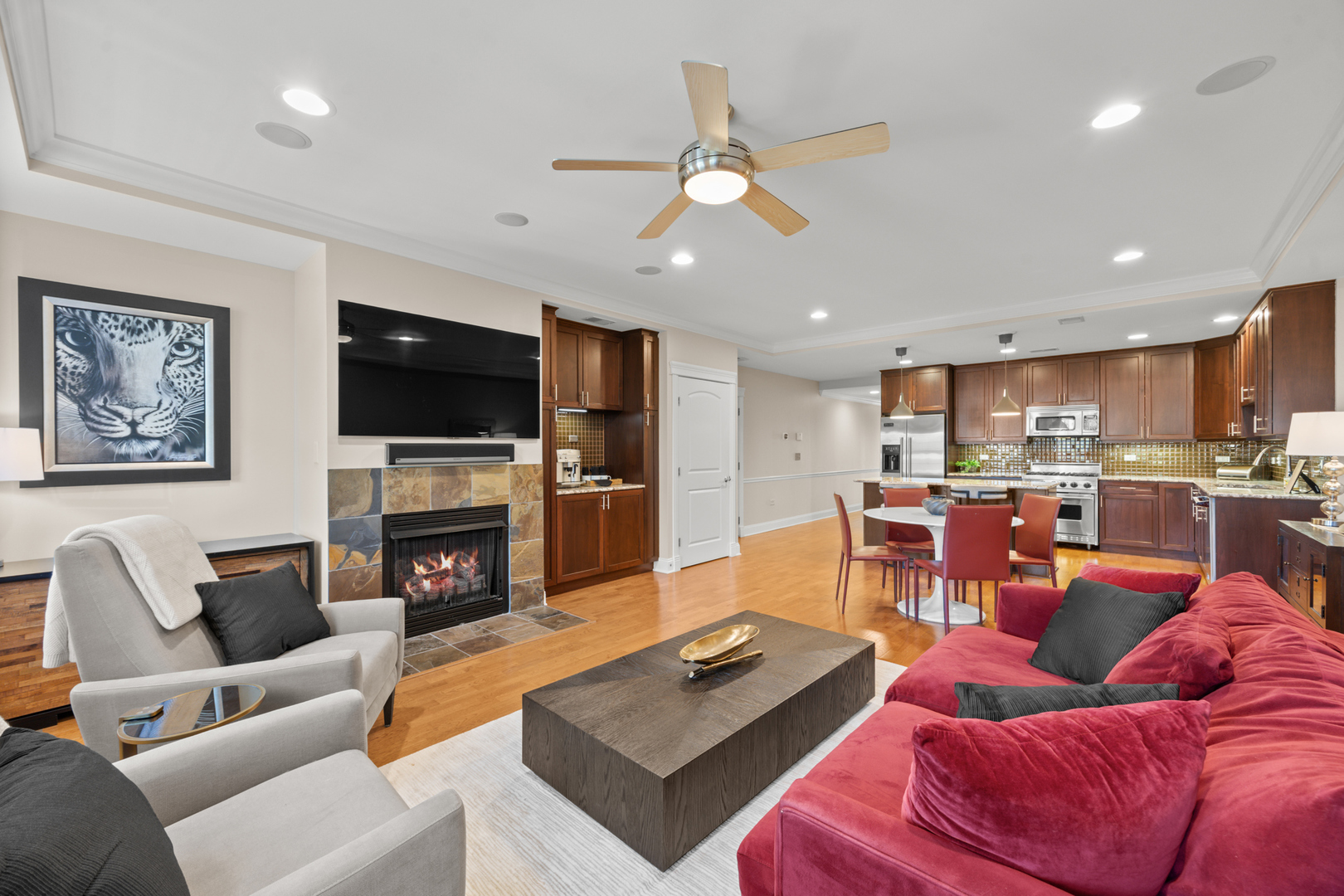 1921 W Diversey Parkway 402 Property Photo 3