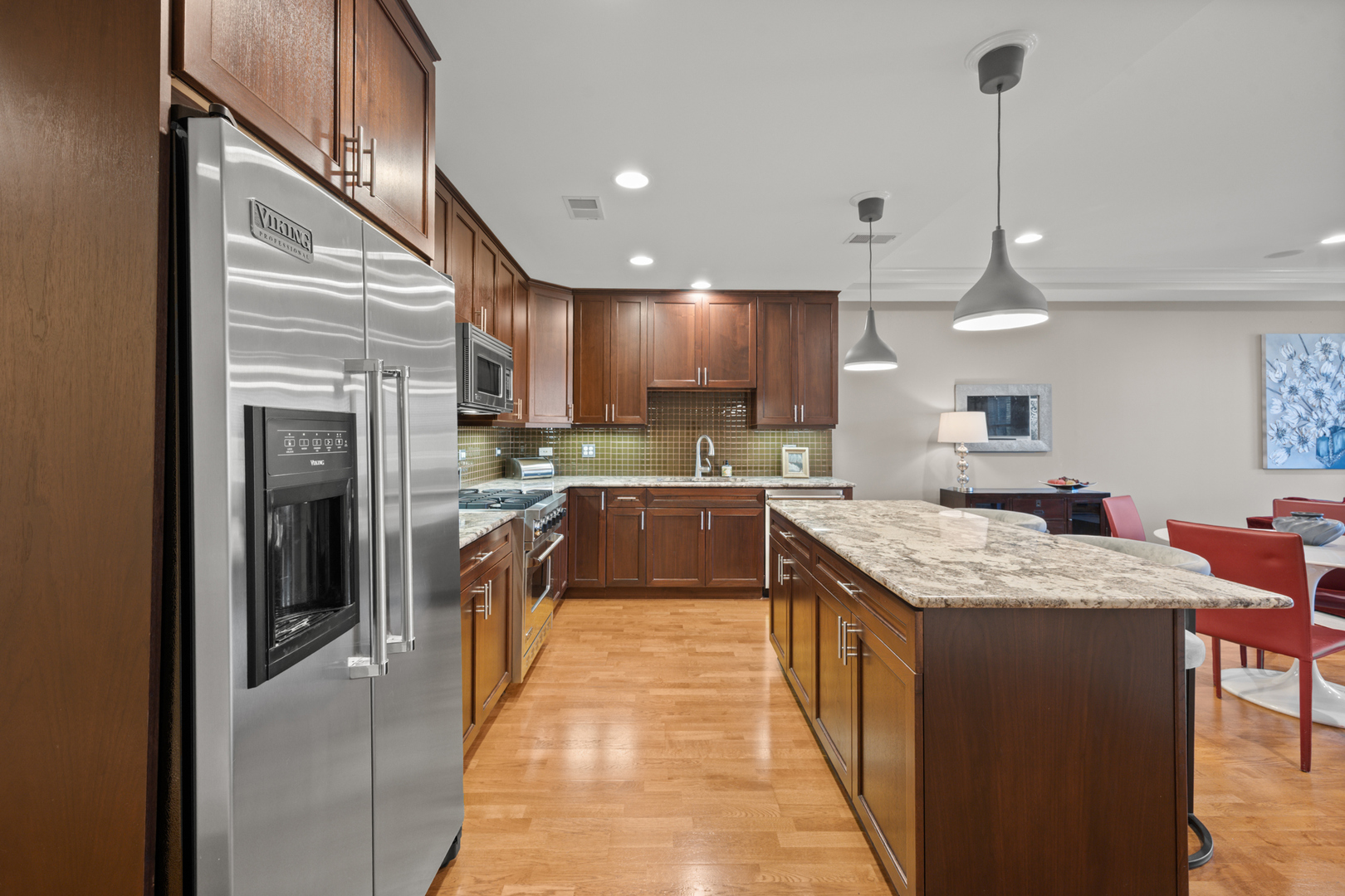 1921 W Diversey Parkway 402 Property Photo 8