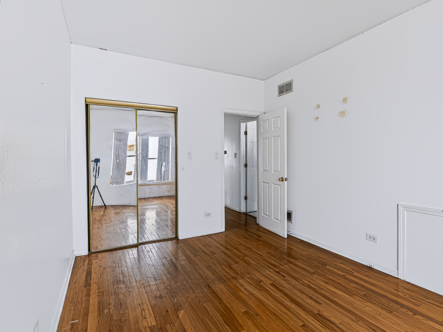 1942 E 72nd Place 2a Property Photo 16