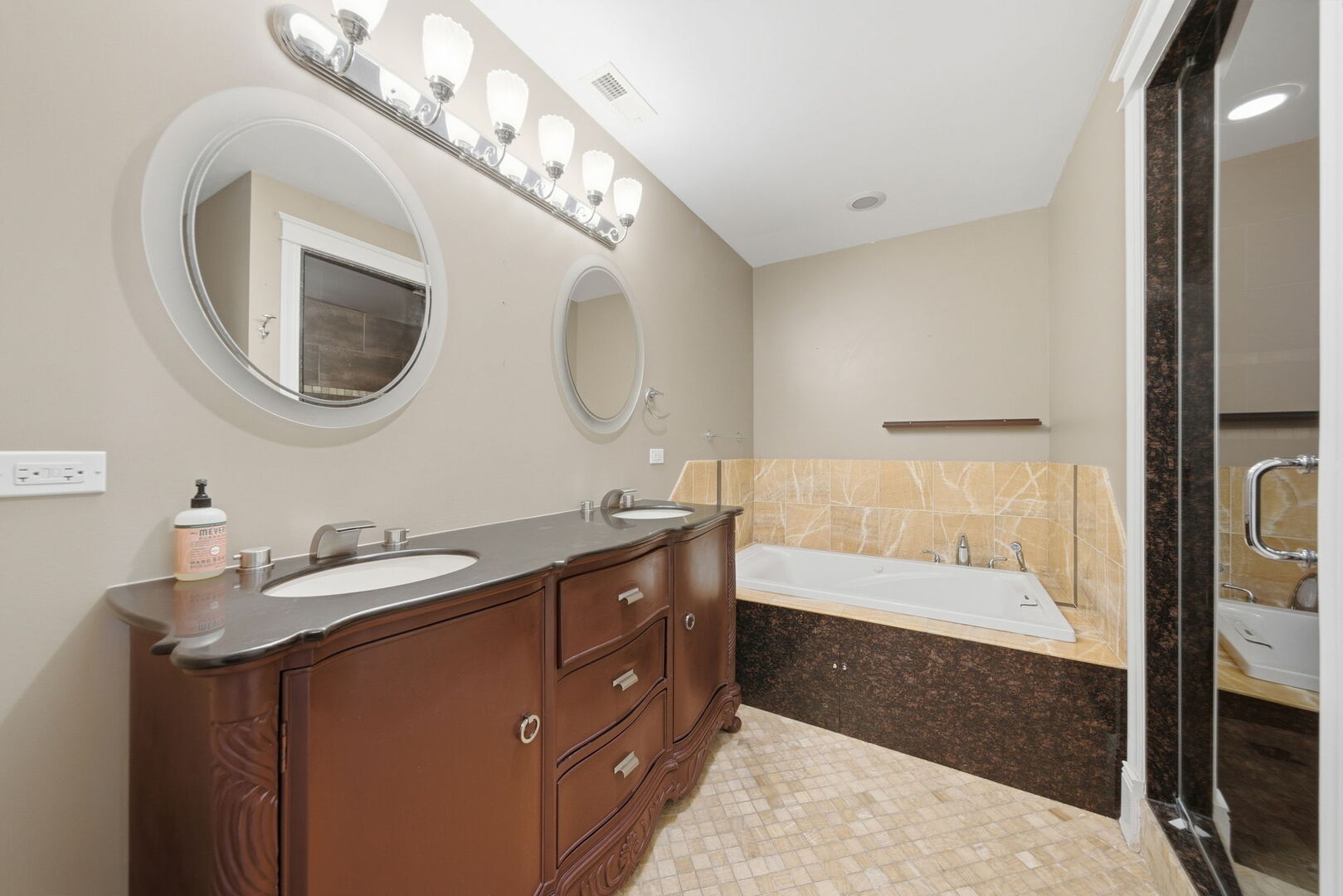 2700 W Cortland Avenue G Property Photo 16