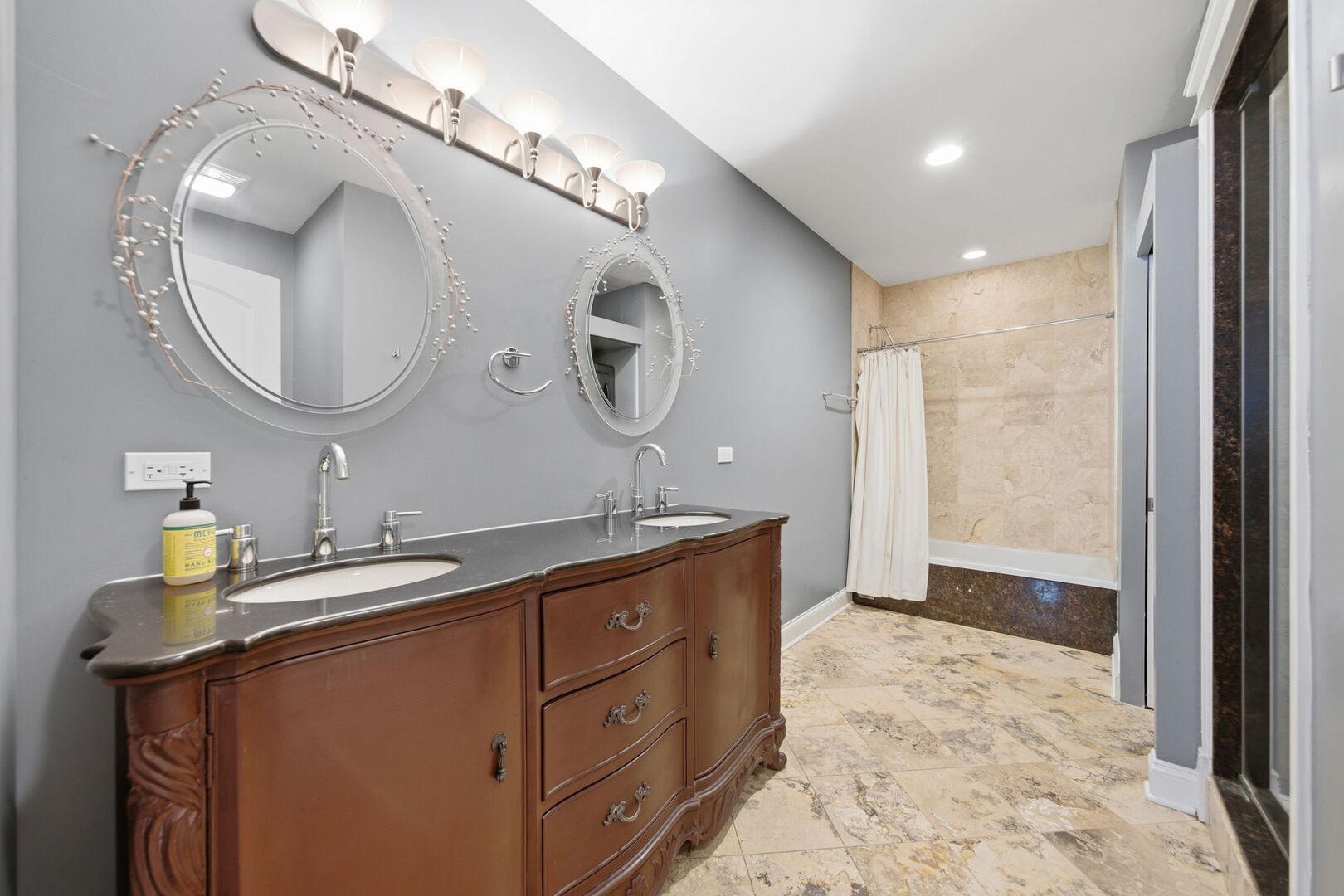 2700 W Cortland Avenue G Property Photo 22