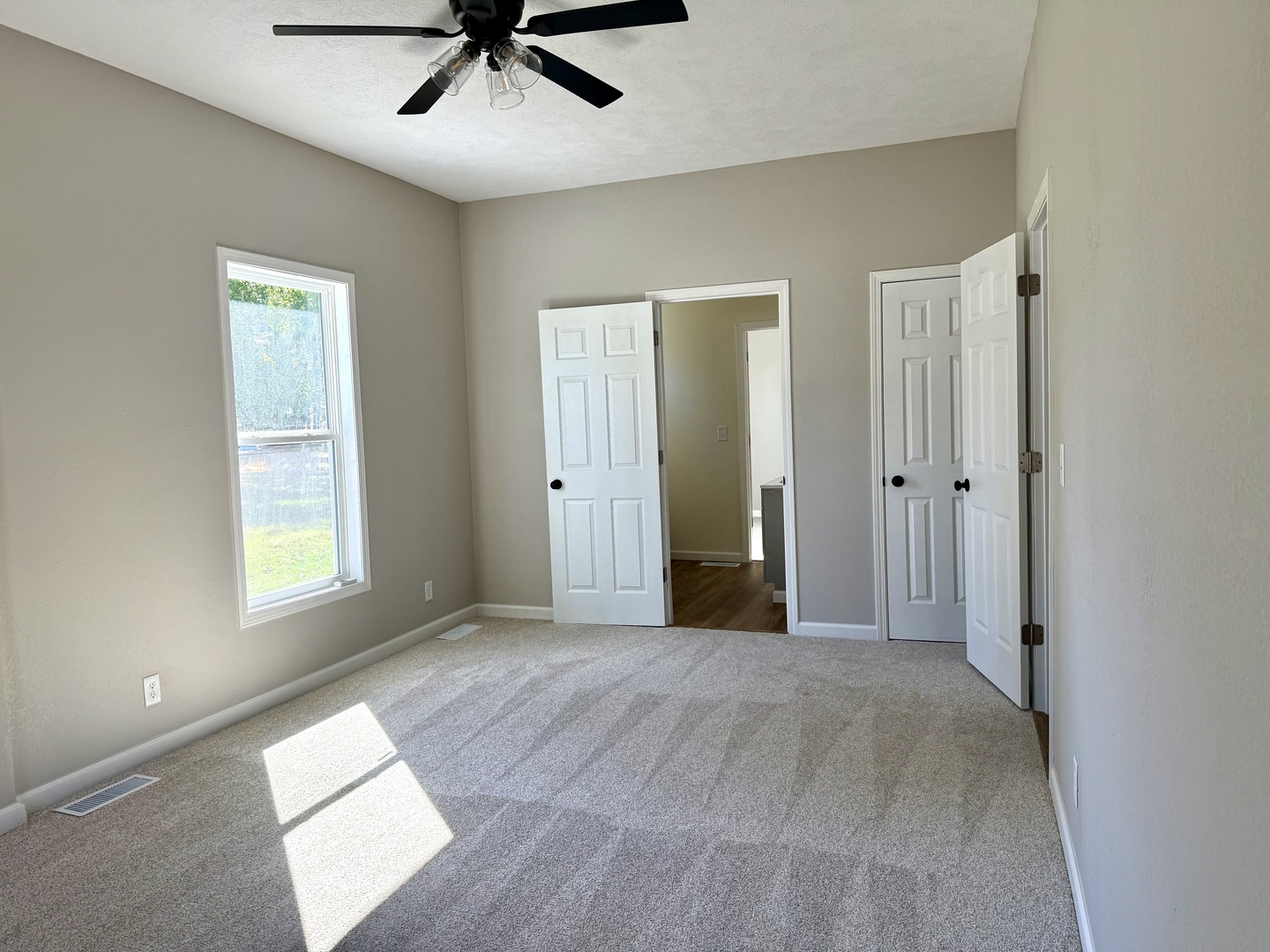 810 N Monroe Street Property Photo 8