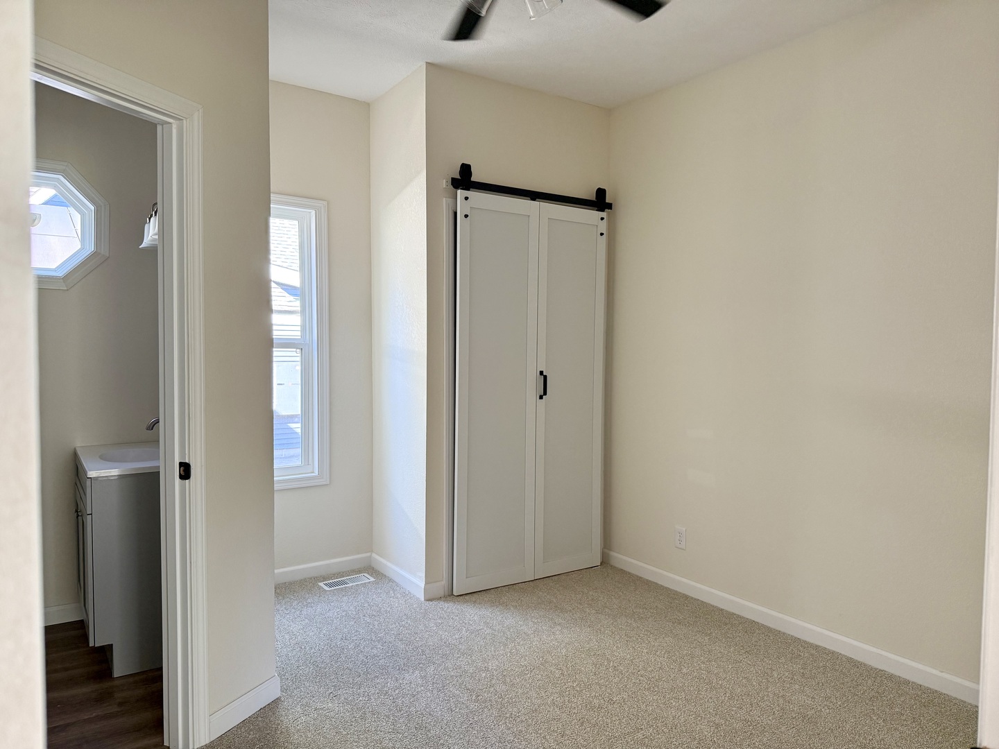 810 N Monroe Street Property Photo 10