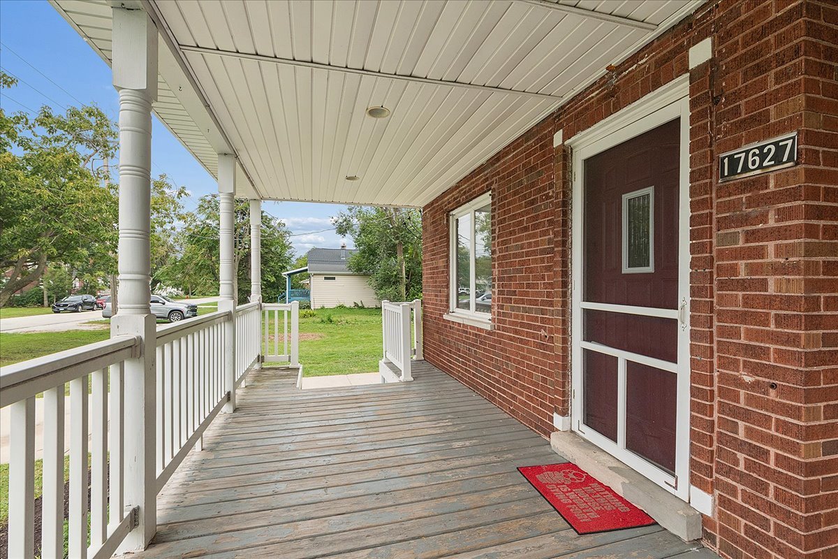17627 S 65th Avenue Property Photo 7