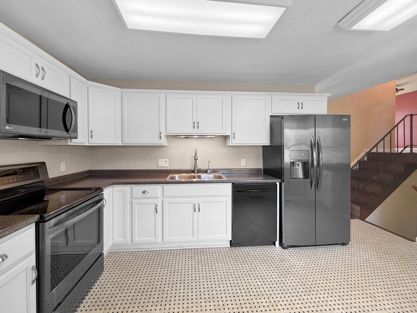 919 North Drive Property Photo 6