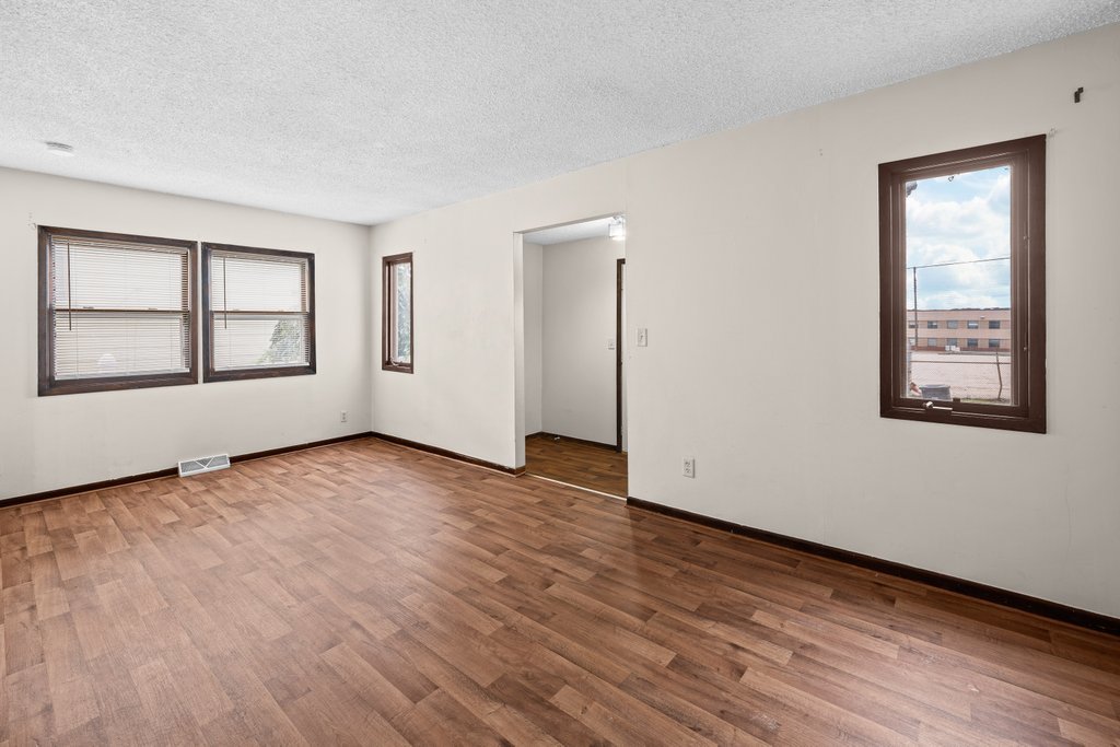 2844 5 1/2 Avenue Property Photo 2