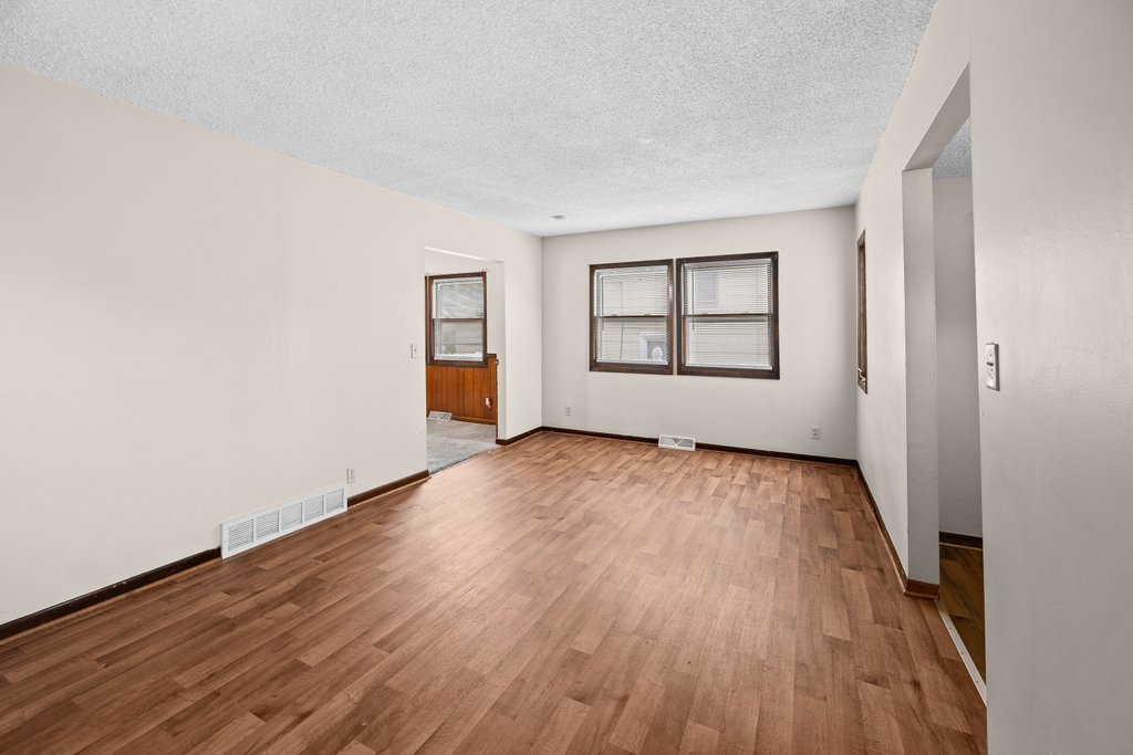 2844 5 1/2 Avenue Property Photo 3