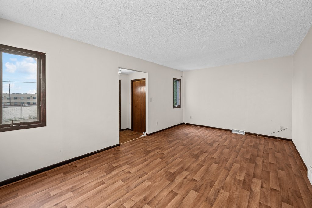 2844 5 1/2 Avenue Property Photo 4