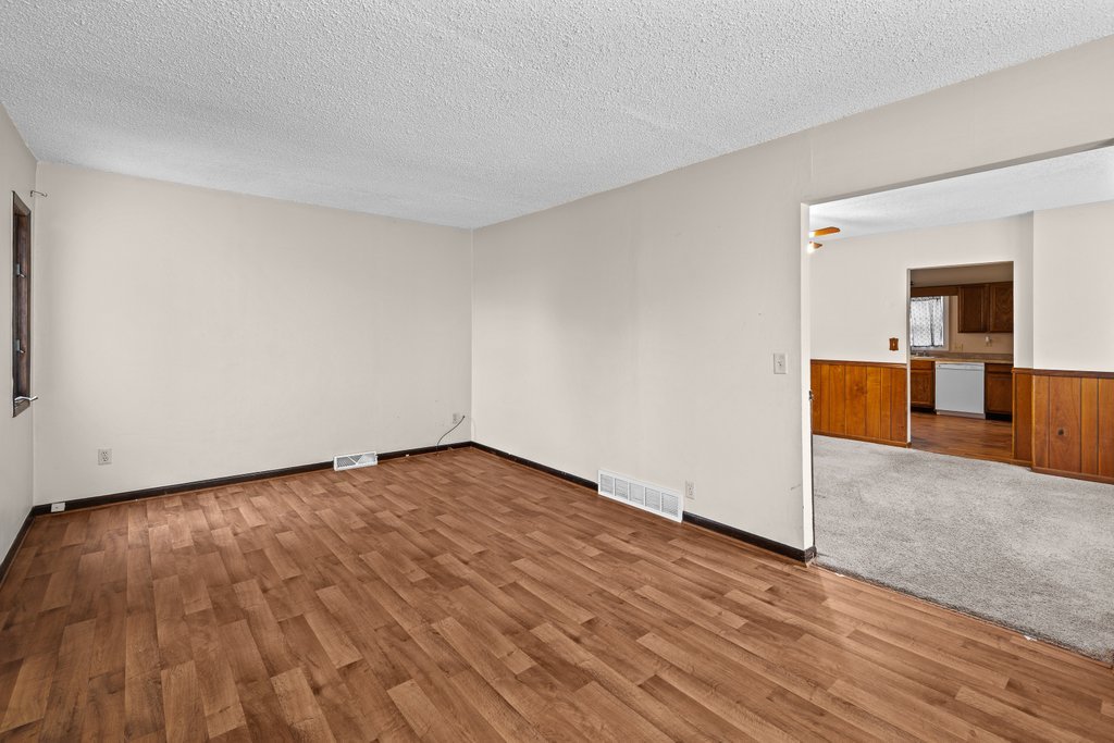 2844 5 1/2 Avenue Property Photo 5