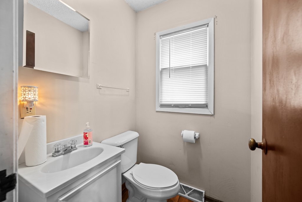 2844 5 1/2 Avenue Property Photo 9