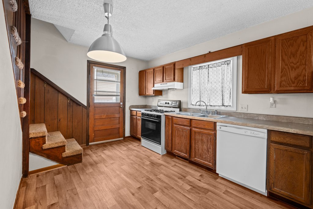 2844 5 1/2 Avenue Property Photo 10
