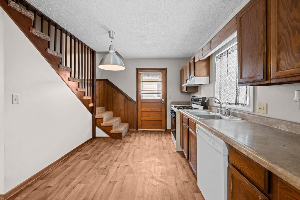 2844 5 1/2 Avenue Property Photo 12