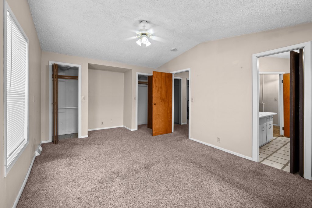2844 5 1/2 Avenue Property Photo 17