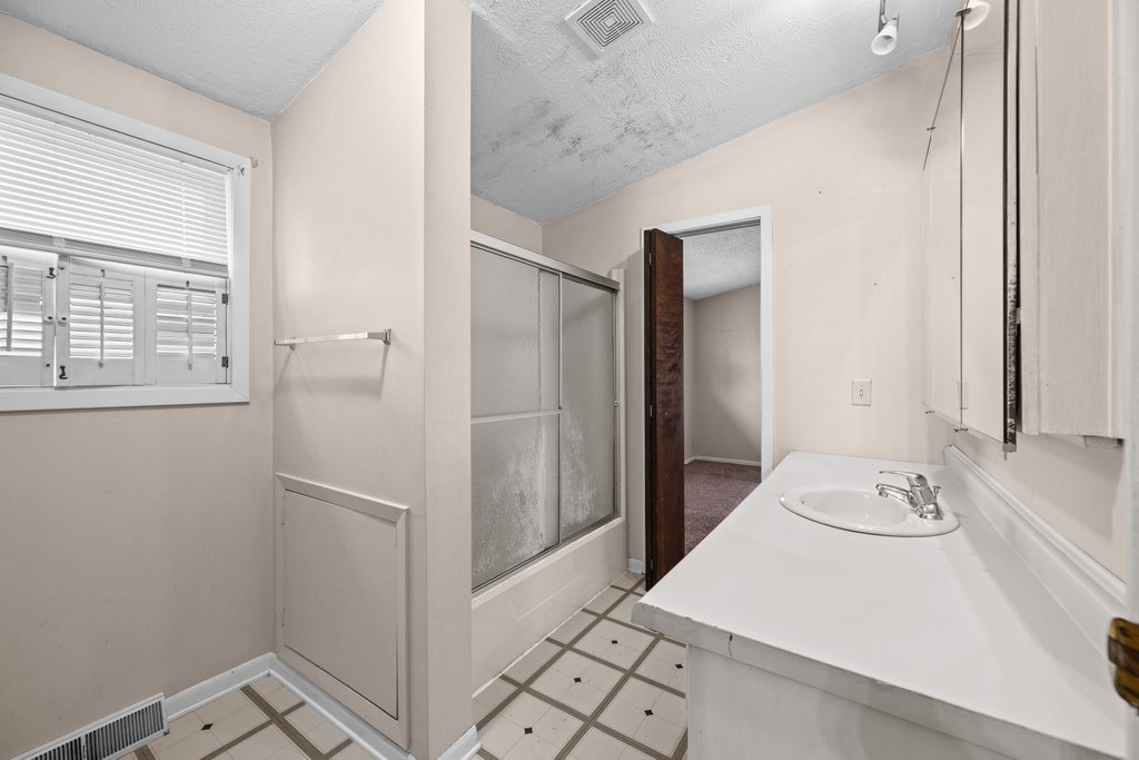 2844 5 1/2 Avenue Property Photo 19