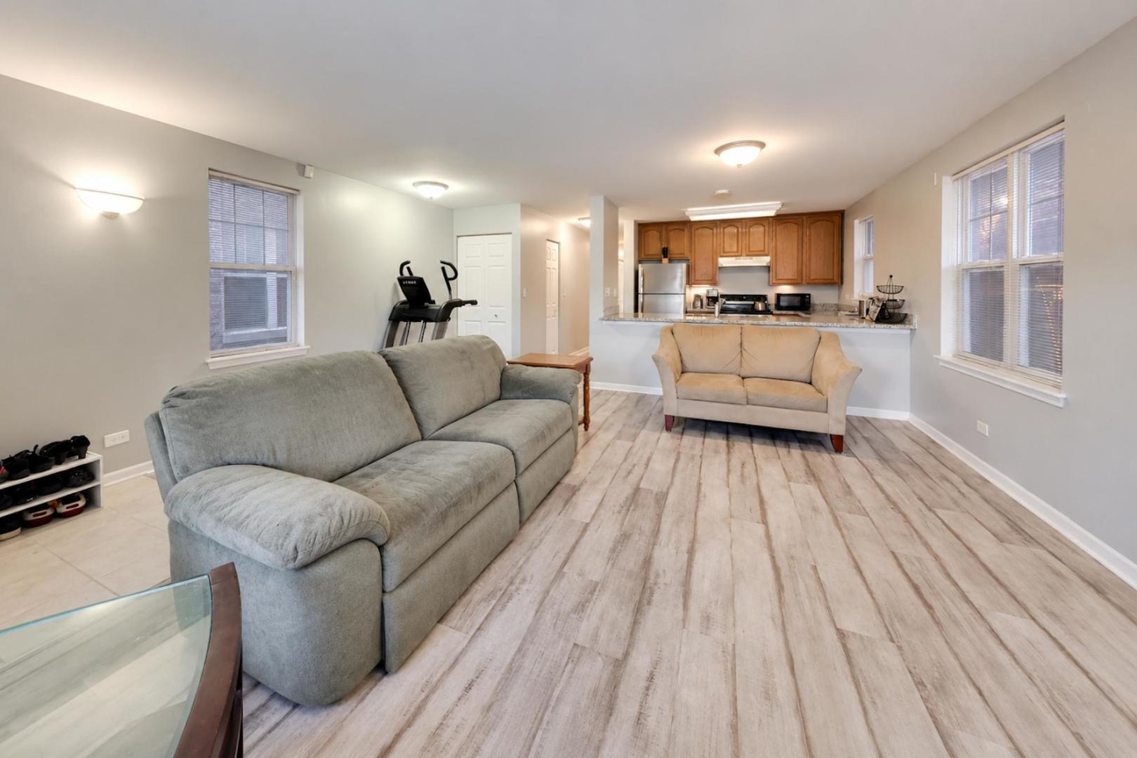 651 W Division Street A Property Photo 2