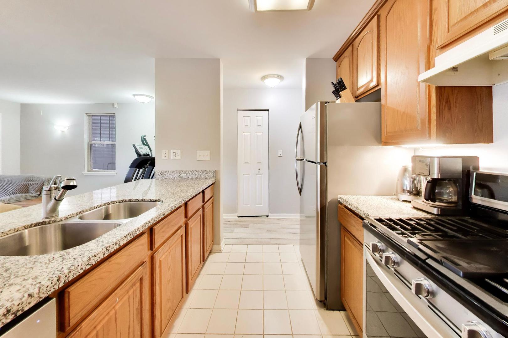 651 W Division Street A Property Photo 5