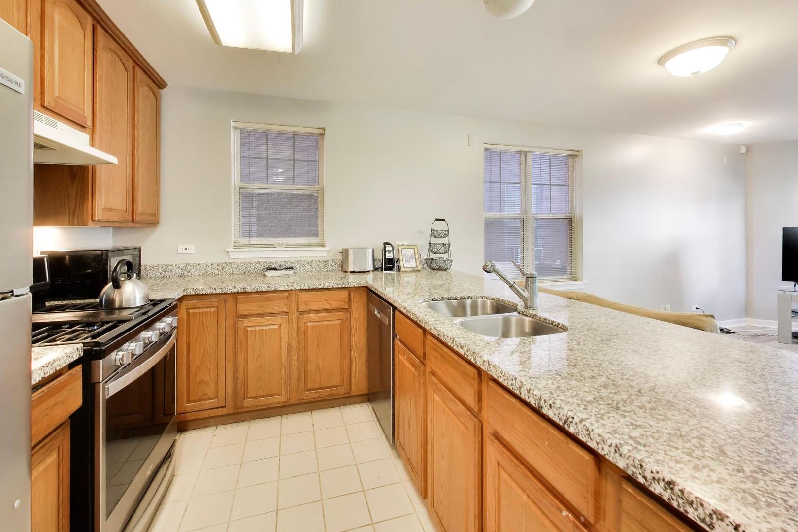 651 W Division Street A Property Photo 6