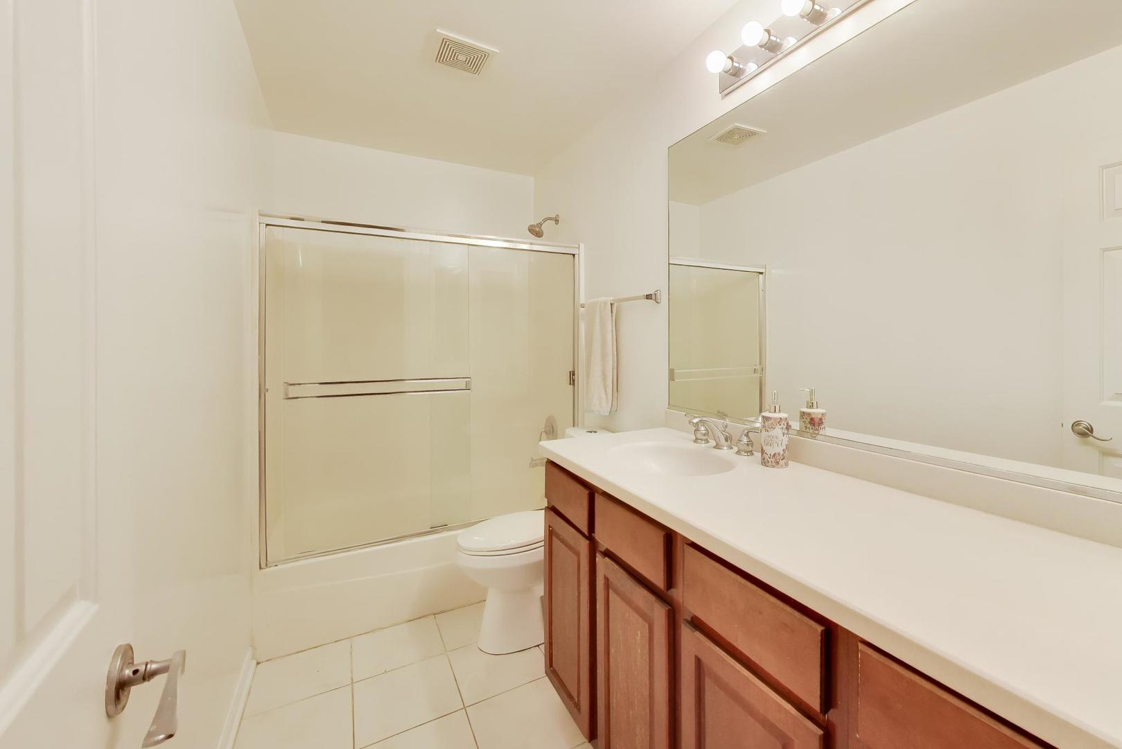 651 W Division Street A Property Photo 13