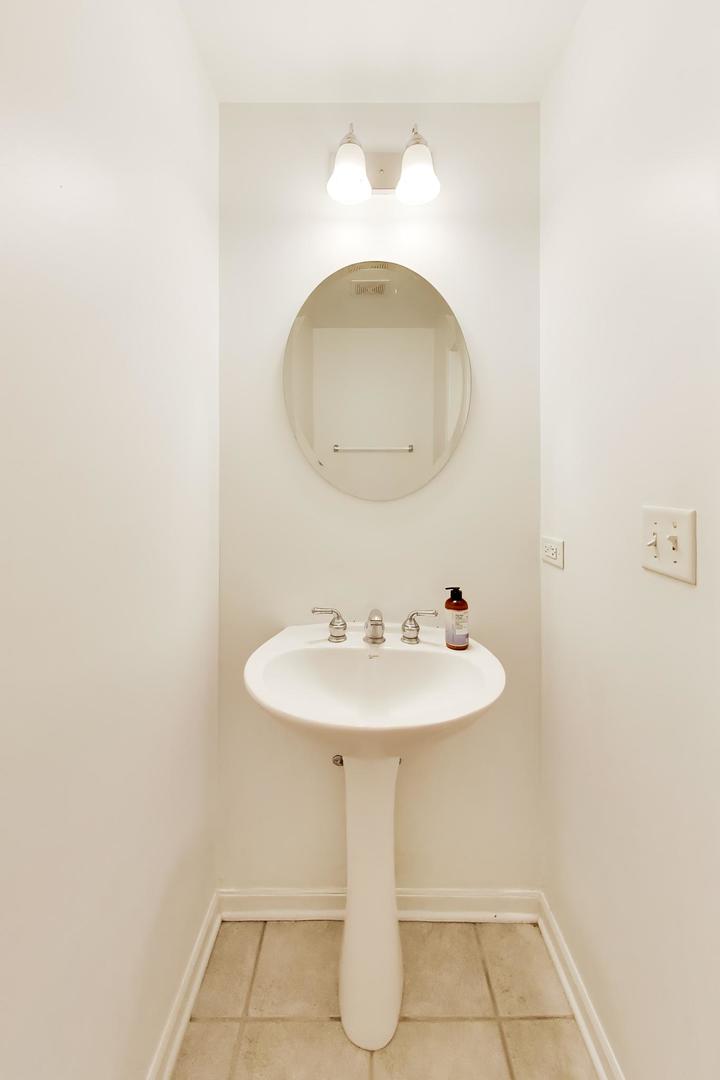 651 W Division Street A Property Photo 16
