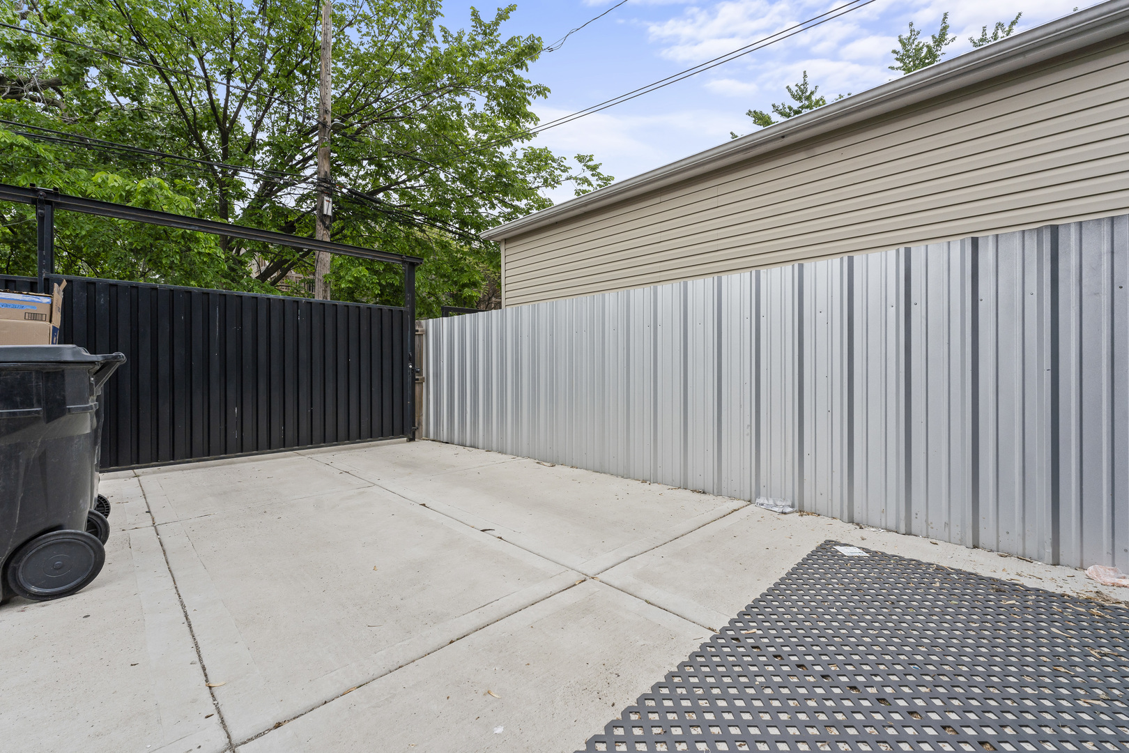 614 N Troy Street 2 Property Photo 24