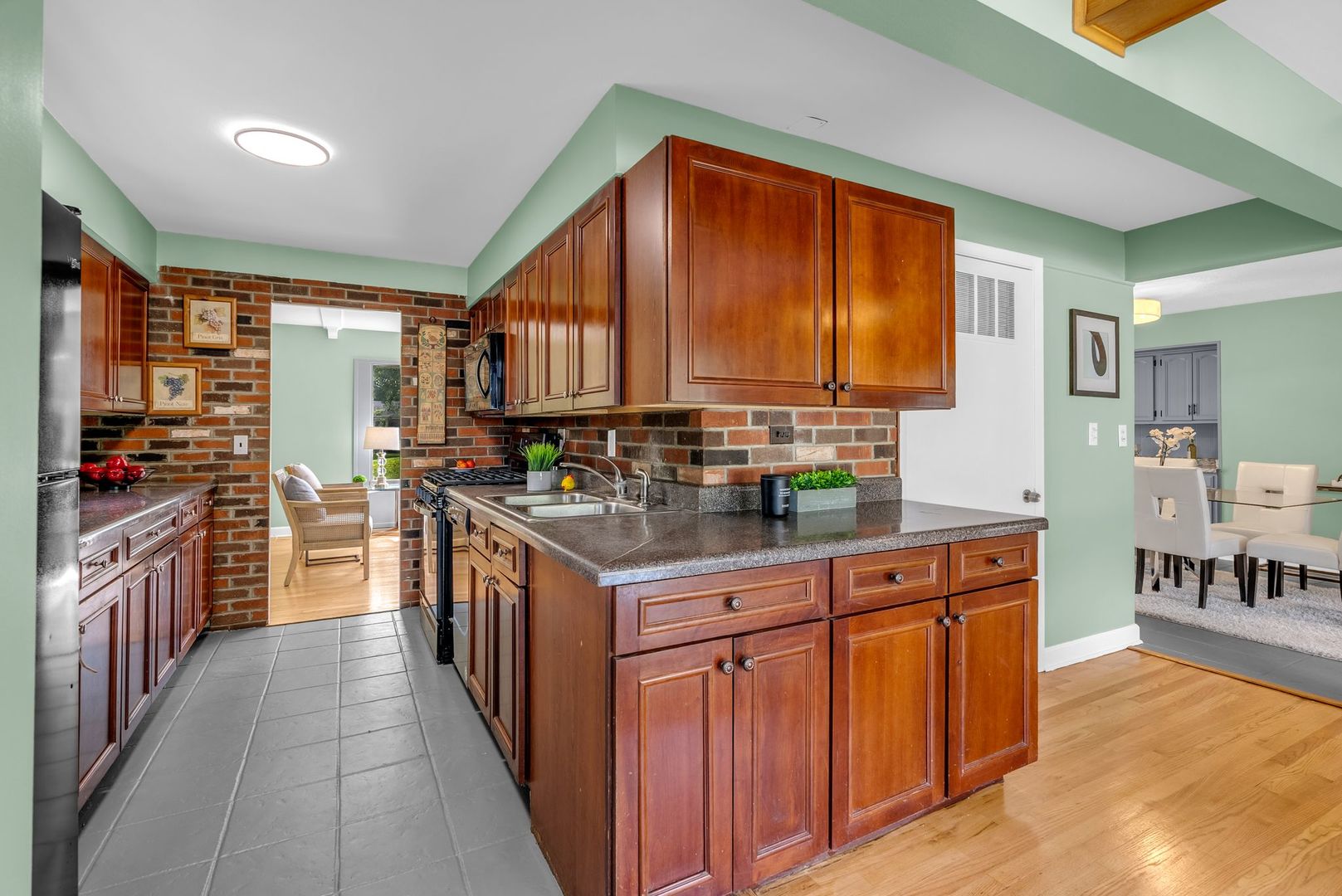 727 Skyline Drive Property Photo 9