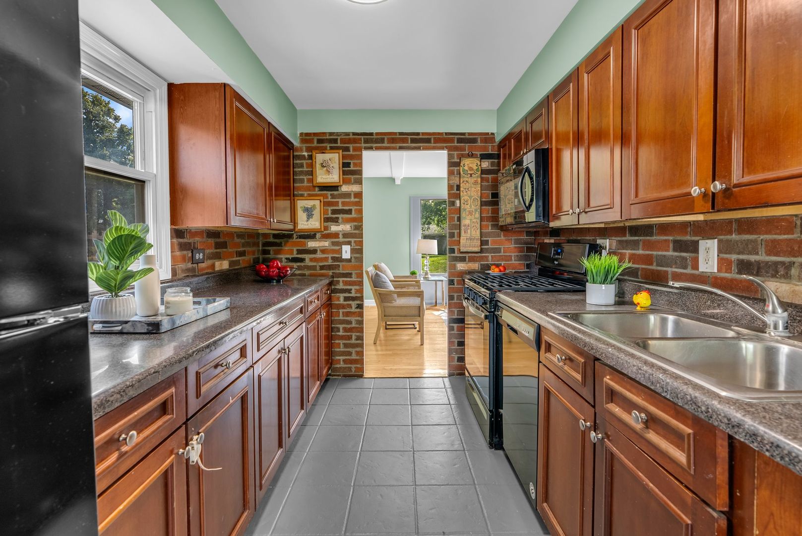 727 Skyline Drive Property Photo 10
