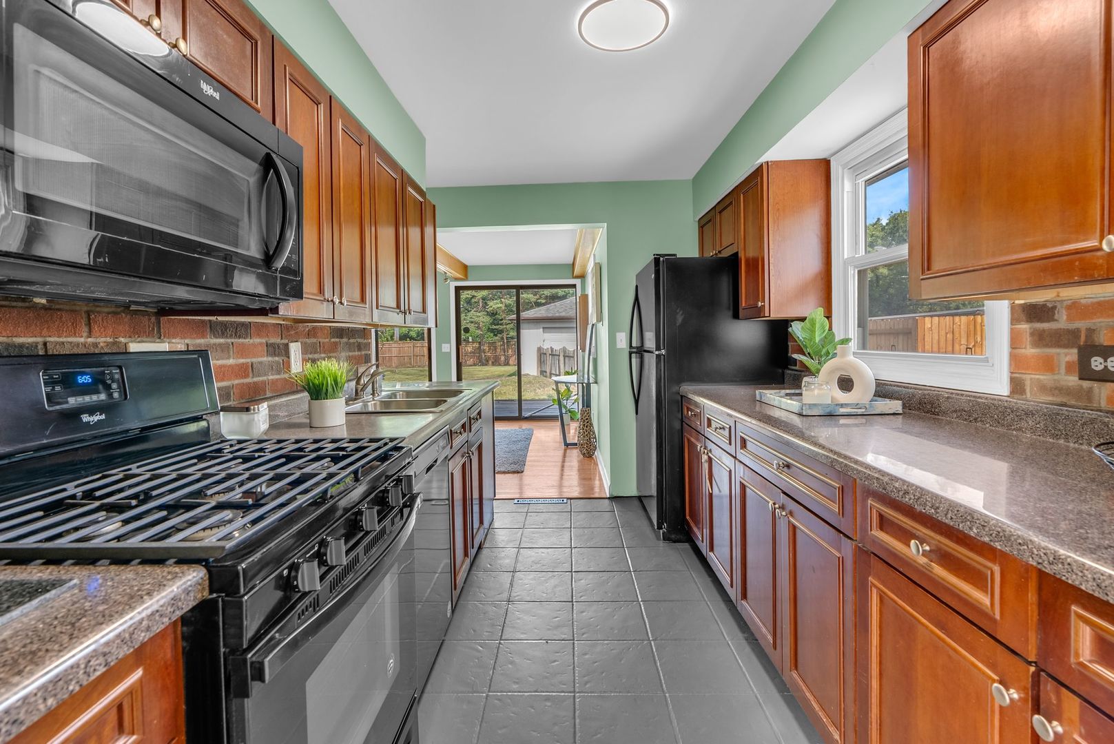 727 Skyline Drive Property Photo 11