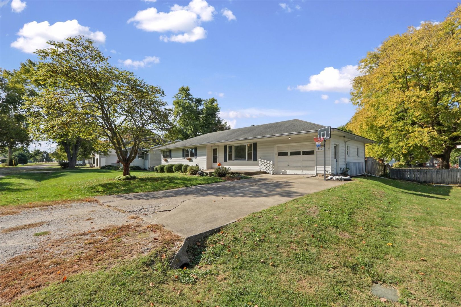 810 Longview Road Property Photo 3