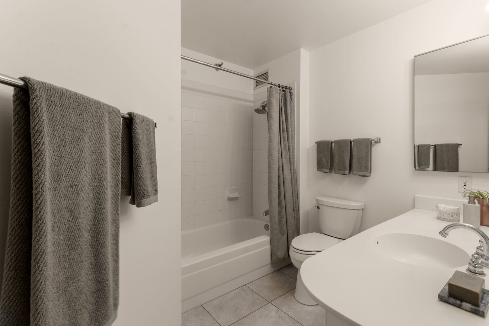 401 E Ontario Street 1409 Property Photo 12
