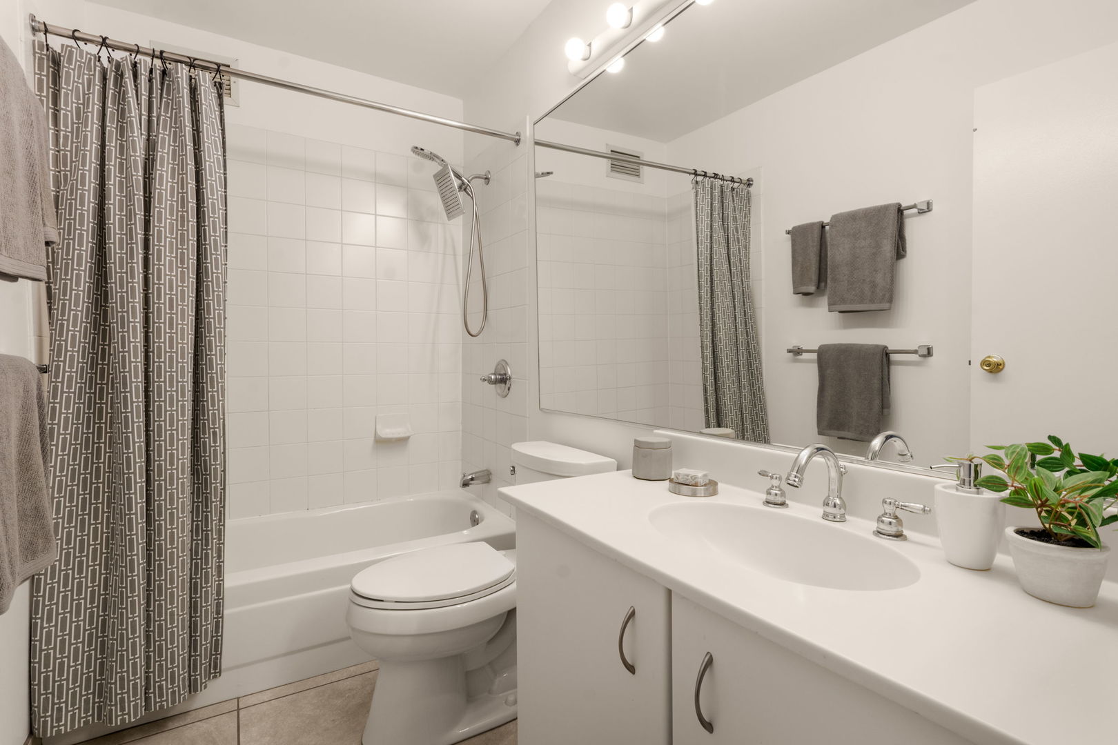 401 E Ontario Street 1409 Property Photo 15