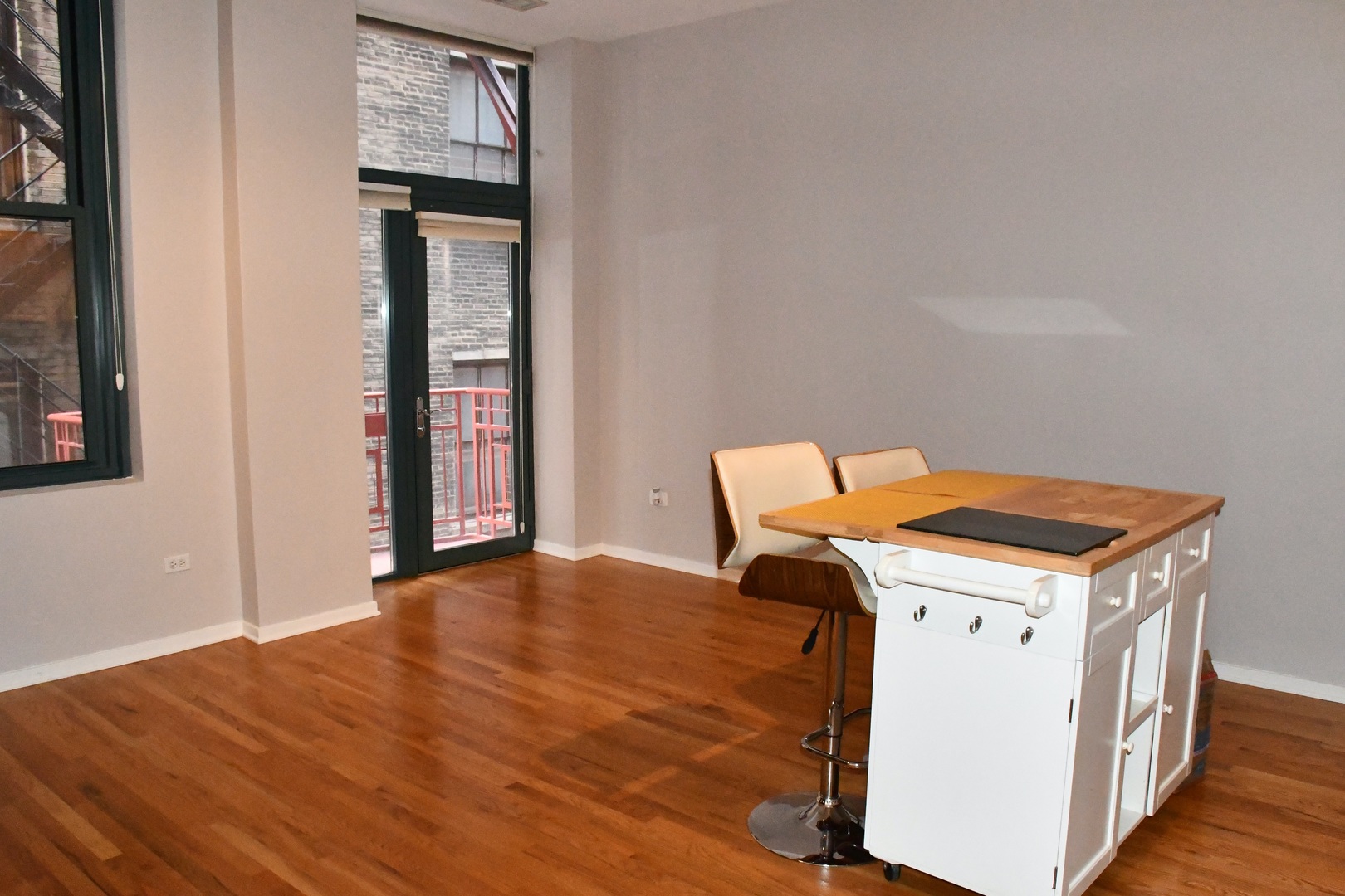 208 W Washington Street 1403 Property Photo 5