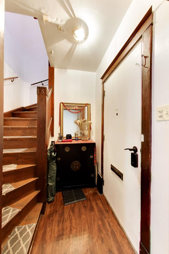 4132 N Maplewood Avenue Property Photo 3