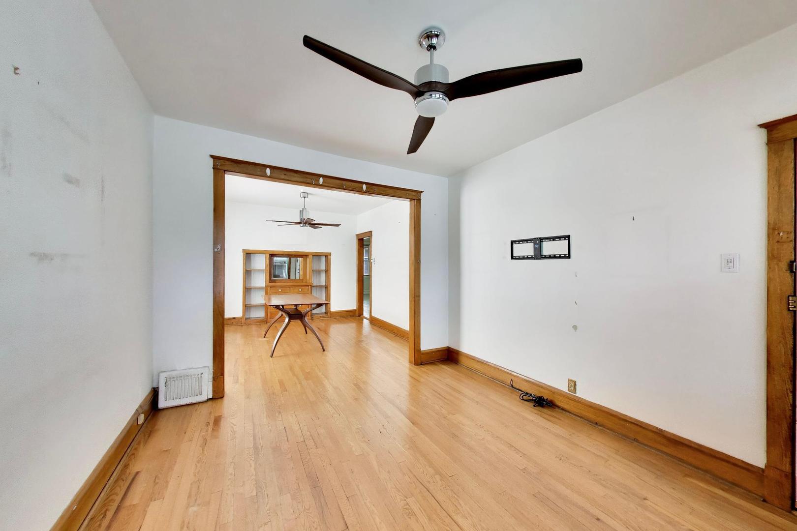 4132 N Maplewood Avenue Property Photo 4