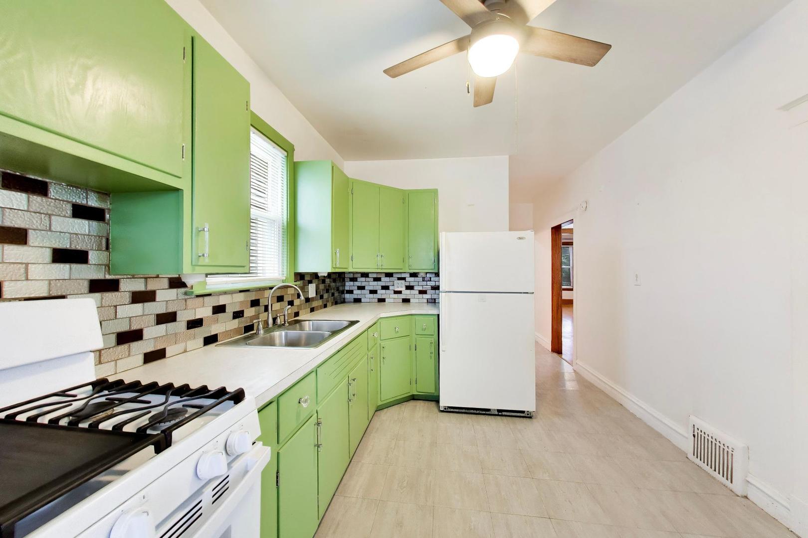 4132 N Maplewood Avenue Property Photo 10