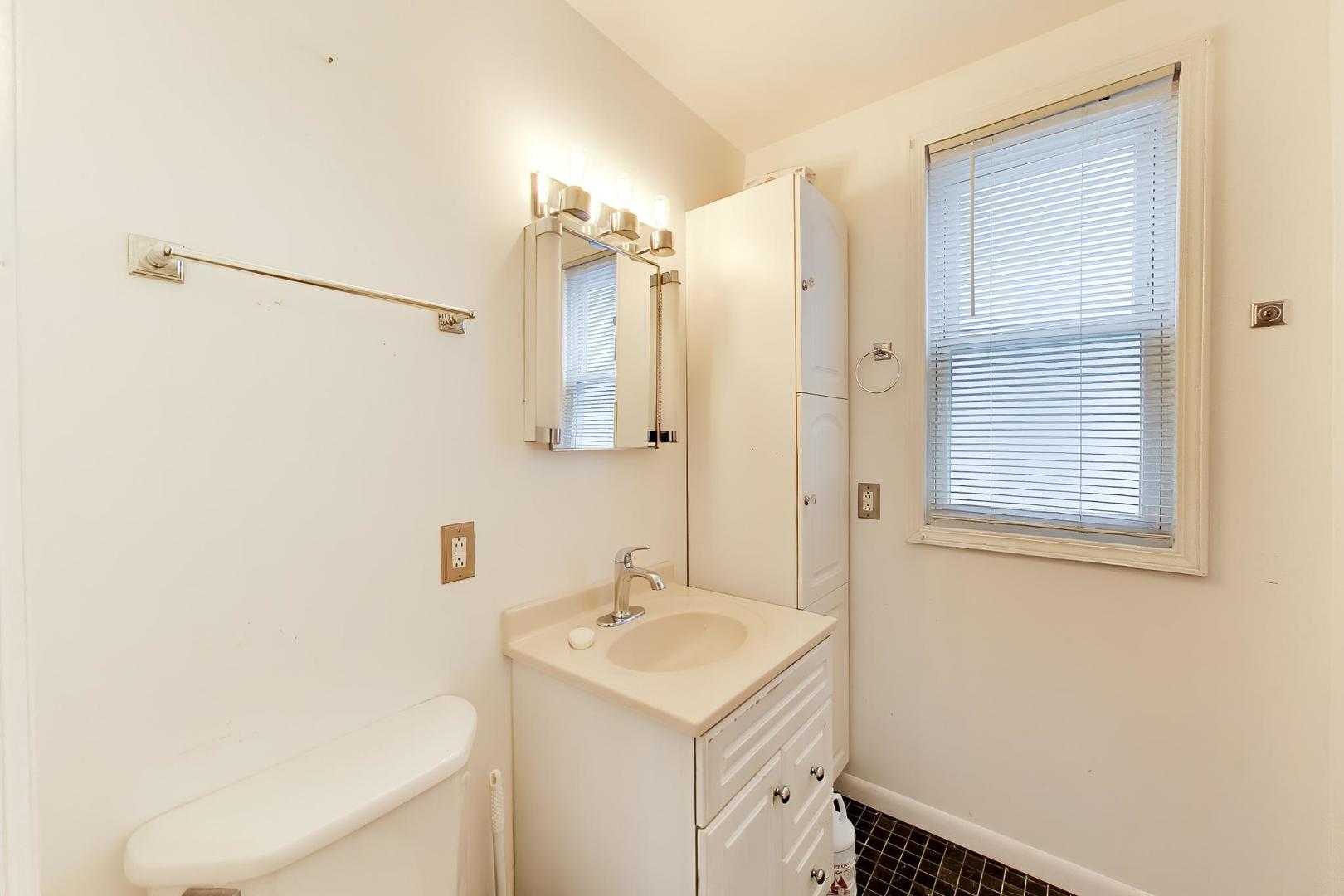 4132 N Maplewood Avenue Property Photo 20