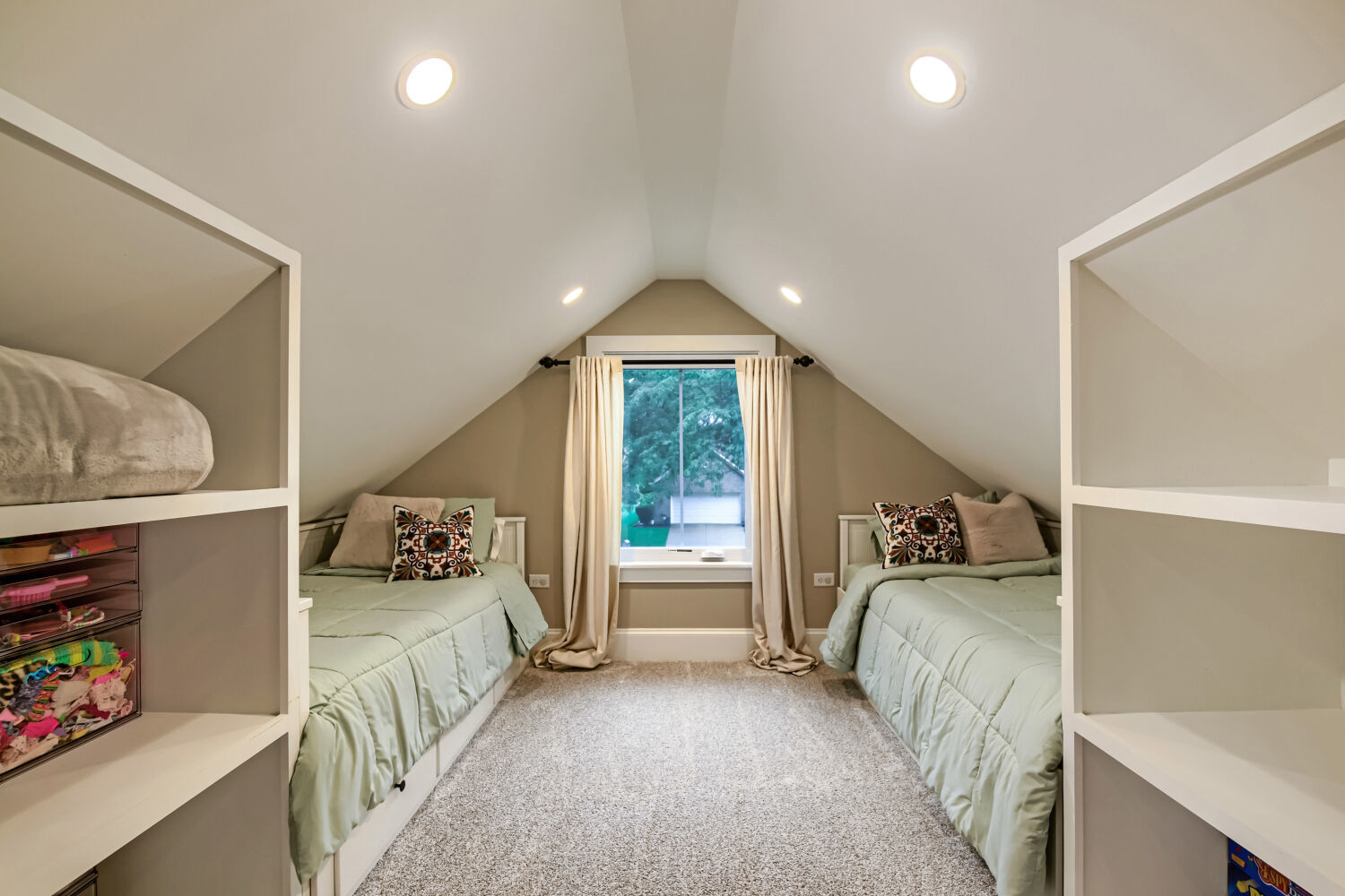 1074 Suffolk Court Property Photo 19