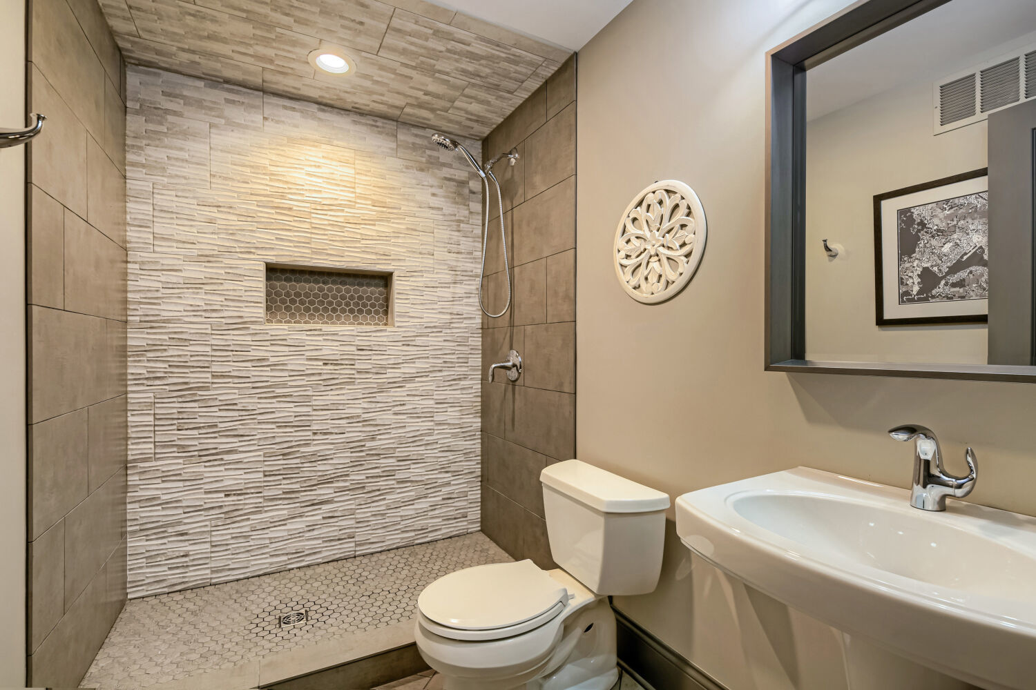 1074 Suffolk Court Property Photo 23
