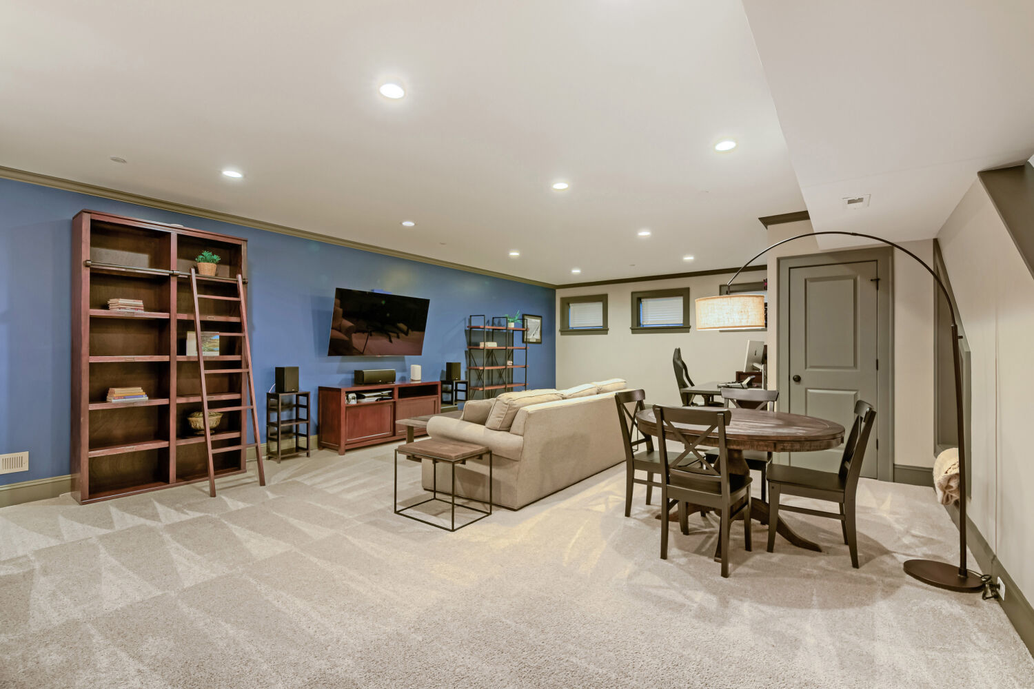 1074 Suffolk Court Property Photo 27