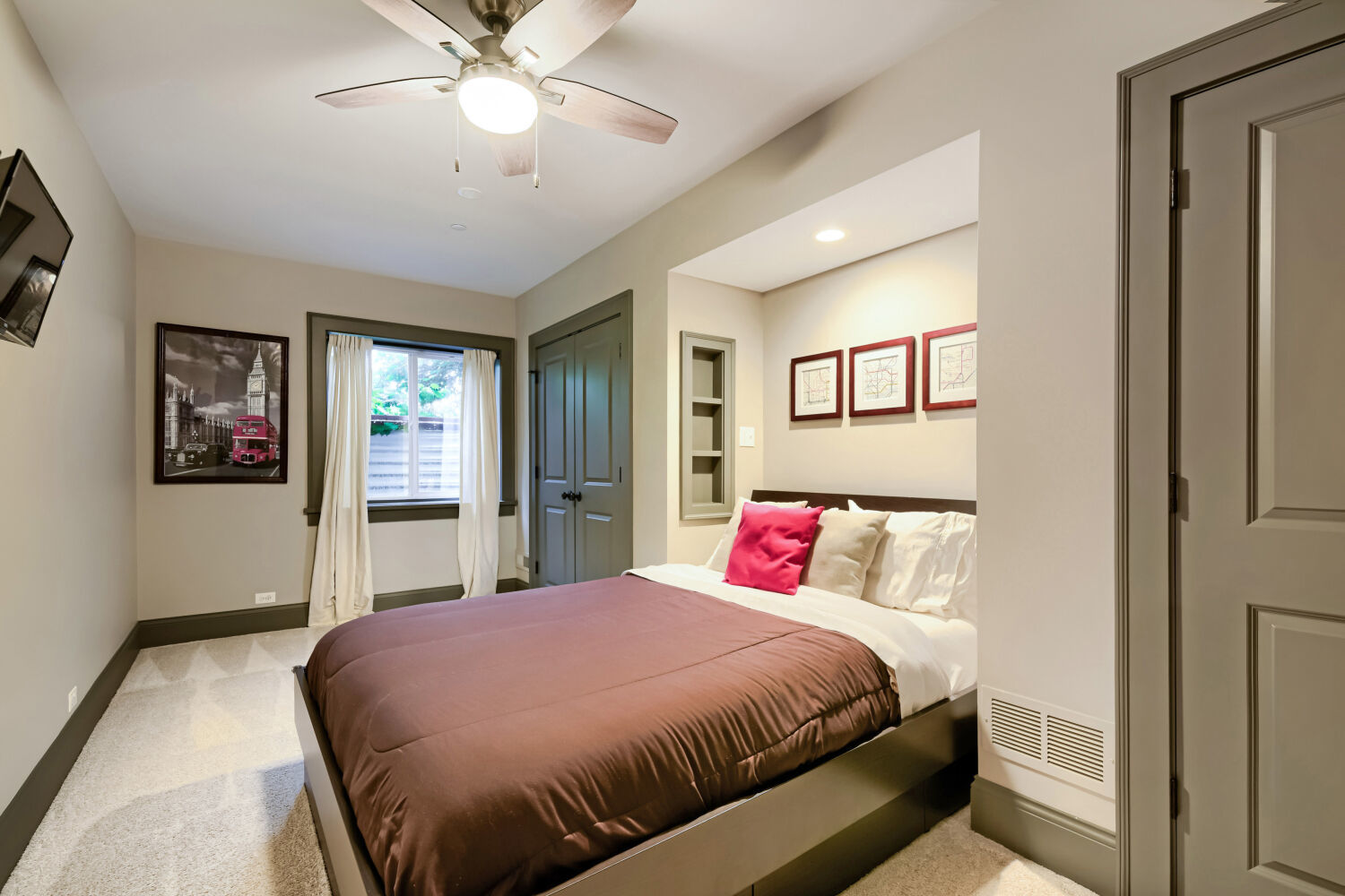 1074 Suffolk Court Property Photo 30