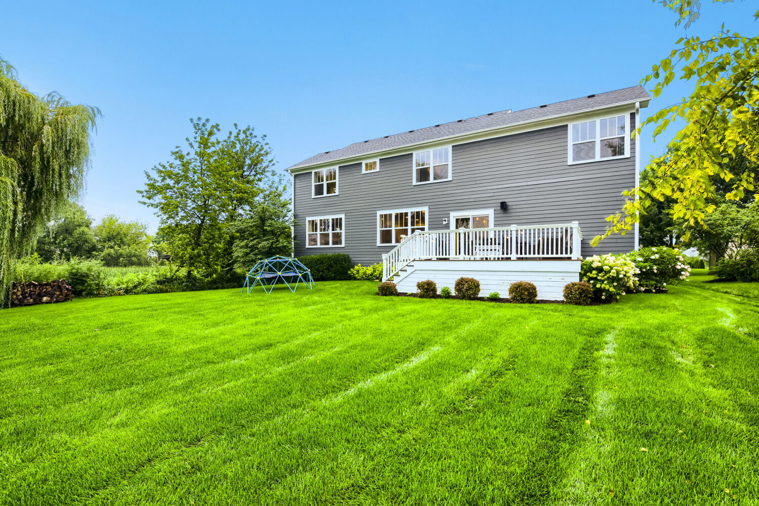 1074 Suffolk Court Property Photo 32
