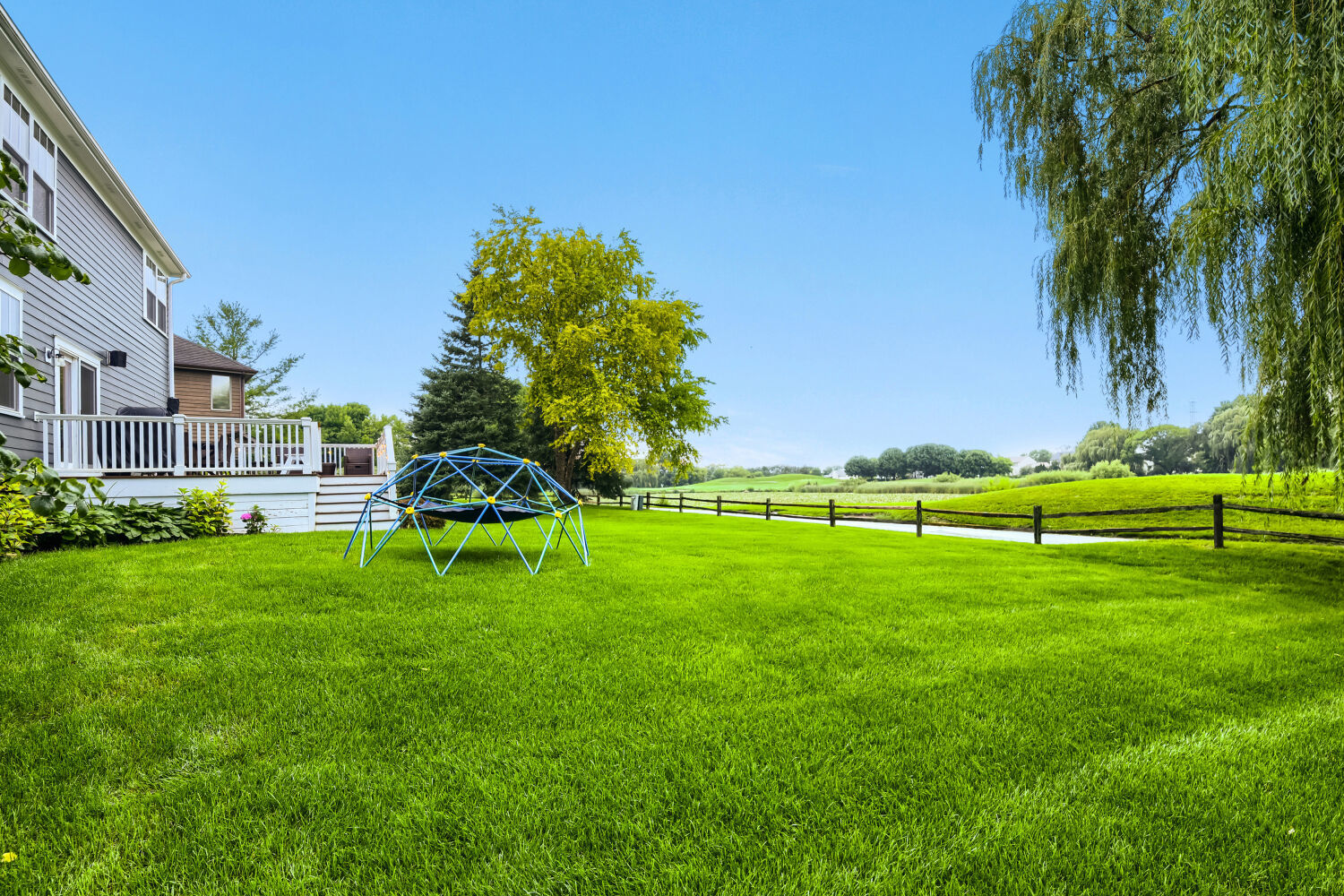 1074 Suffolk Court Property Photo 33